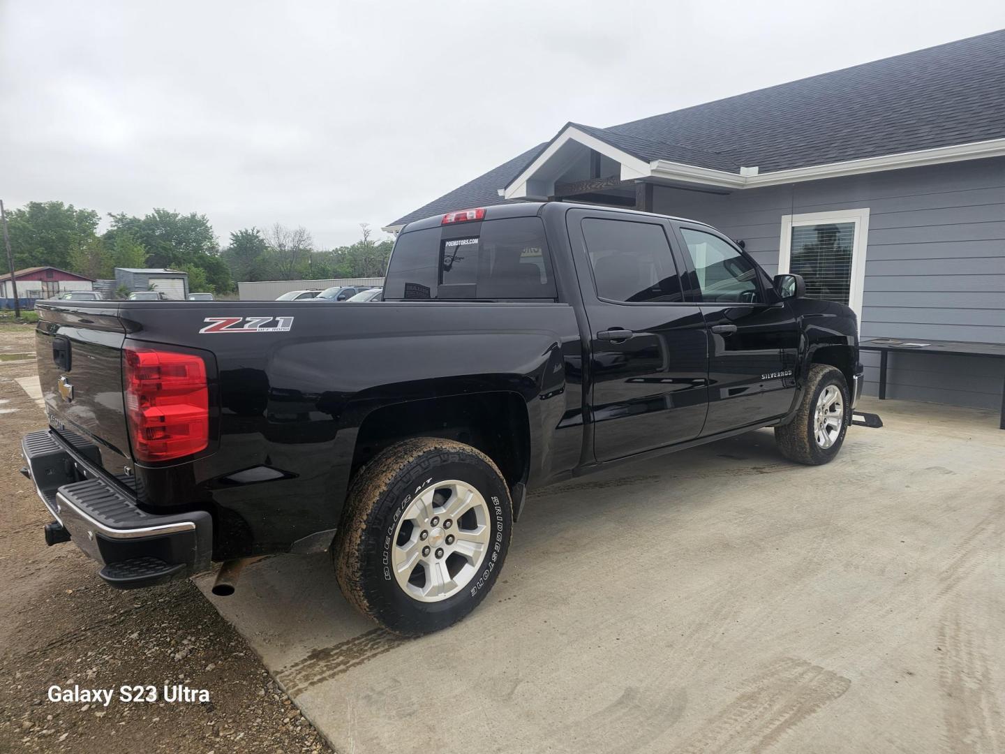 2014 BLACK Chevrolet Silverado 1500 1LT Crew Cab 4WD (3GCUKREC6EG) with an 5.3L V8 OHV 16V engine, 6-Speed Automatic transmission, located at 607 S Seven Points BLVD, Seven Points, TX, 75143, (430) 255-4030, 32.313934, -96.207932 - Photo#2