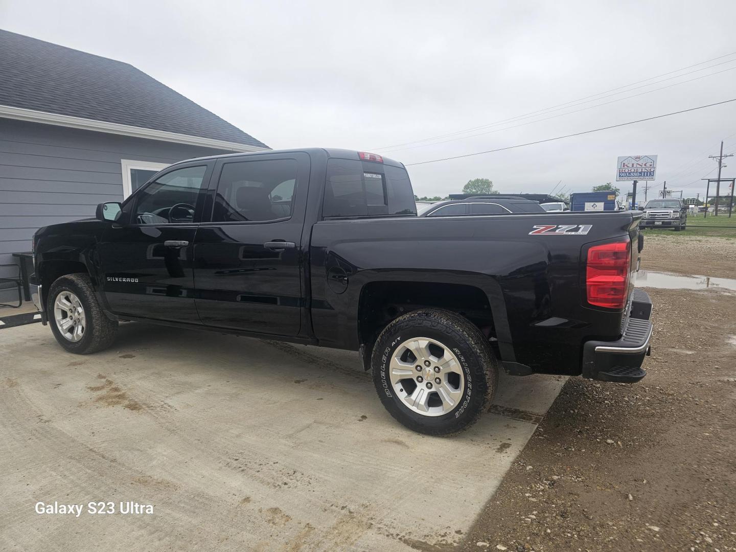2014 BLACK Chevrolet Silverado 1500 1LT Crew Cab 4WD (3GCUKREC6EG) with an 5.3L V8 OHV 16V engine, 6-Speed Automatic transmission, located at 607 S Seven Points BLVD, Seven Points, TX, 75143, (430) 255-4030, 32.313934, -96.207932 - Photo#3