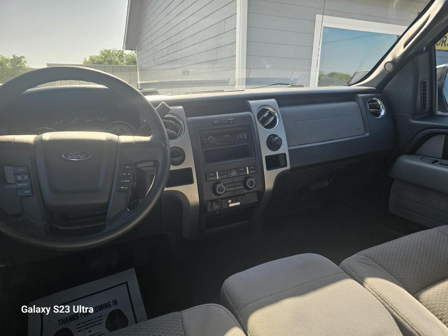 2013 SILVER Ford F-150 Platinum SuperCrew 6.5-ft. Bed 2WD (1FTFW1CT9DF) with an 3.5L V6 TURBO engine, 6-Speed Automatic transmission, located at 607 S Seven Points BLVD, Seven Points, TX, 75143, (430) 255-4030, 32.313934, -96.207932 - Photo#4