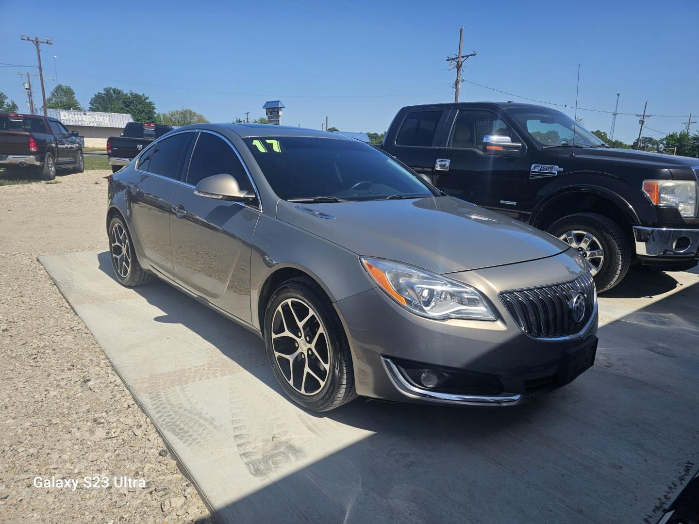 2017 GRAY Buick Regal Turbo AWD (2G4GL5EX5H9) with an 2.0L L4 DOHC 16V TURBO engine, 6A transmission, located at 607 S Seven Points BLVD, Seven Points, TX, 75143, (430) 255-4030, 32.313934, -96.207932 - Photo#1