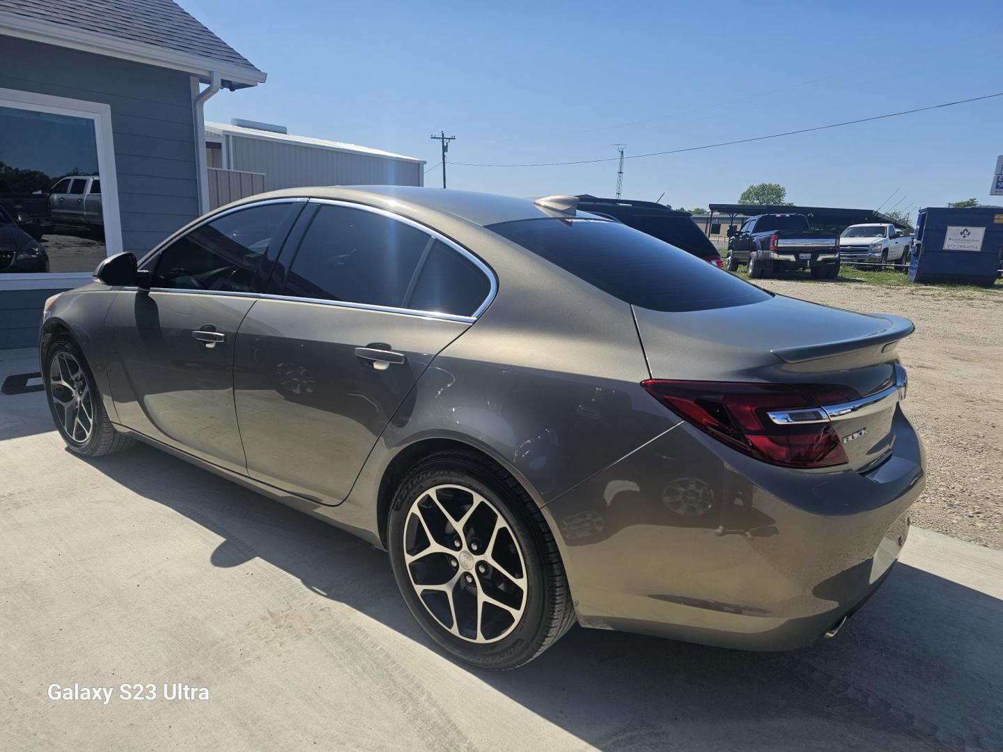 2017 GRAY Buick Regal Turbo AWD (2G4GL5EX5H9) with an 2.0L L4 DOHC 16V TURBO engine, 6A transmission, located at 607 S Seven Points BLVD, Seven Points, TX, 75143, (430) 255-4030, 32.313934, -96.207932 - Photo#3