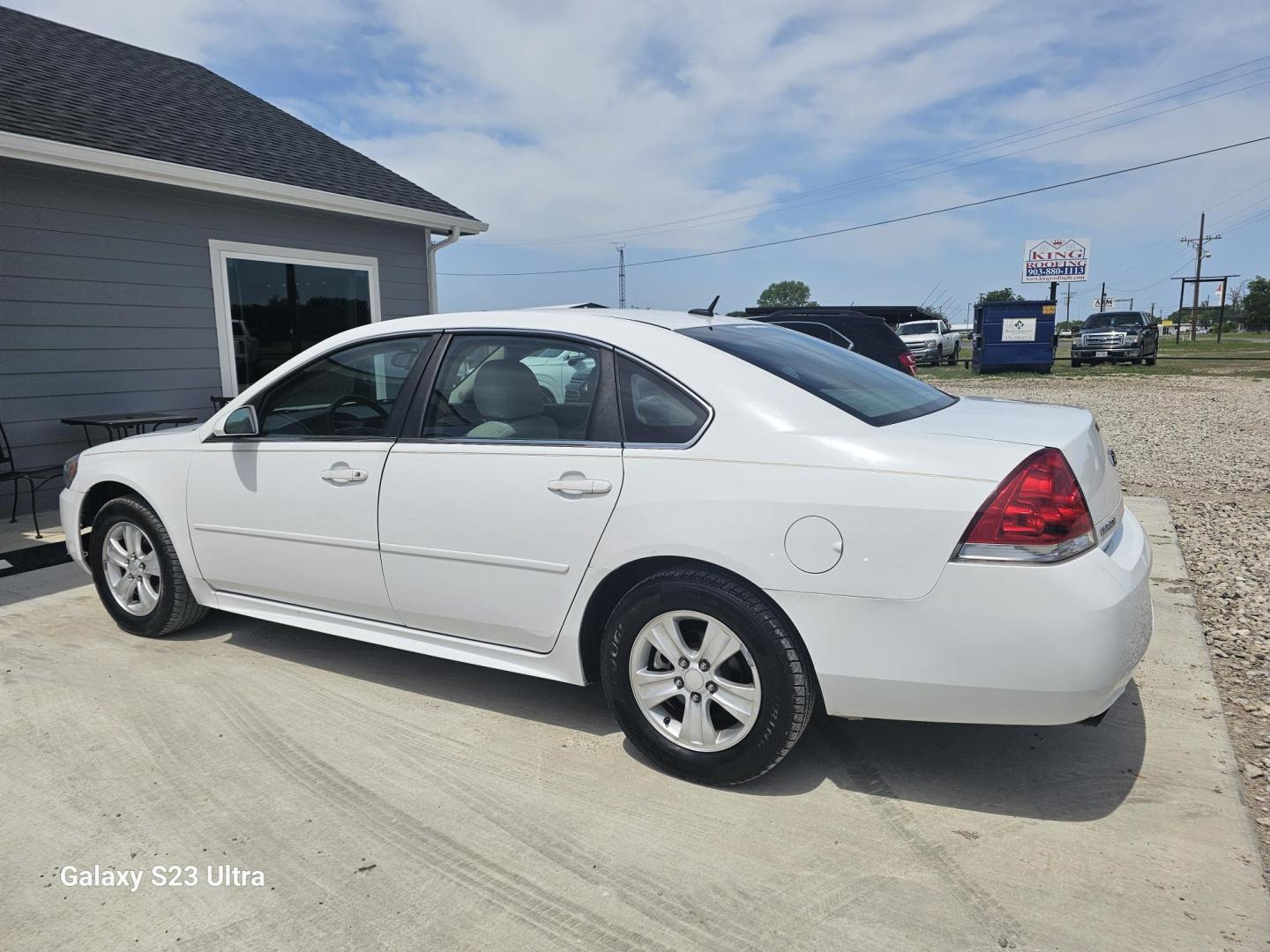 2012 WHITE Chevrolet Impala LS (2G1WA5E36C1) with an 3.6L V6 DOHC 16V FFV engine, 6-Speed Automatic transmission, located at 607 S Seven Points BLVD, Seven Points, TX, 75143, (430) 255-4030, 32.313934, -96.207932 - Photo#3