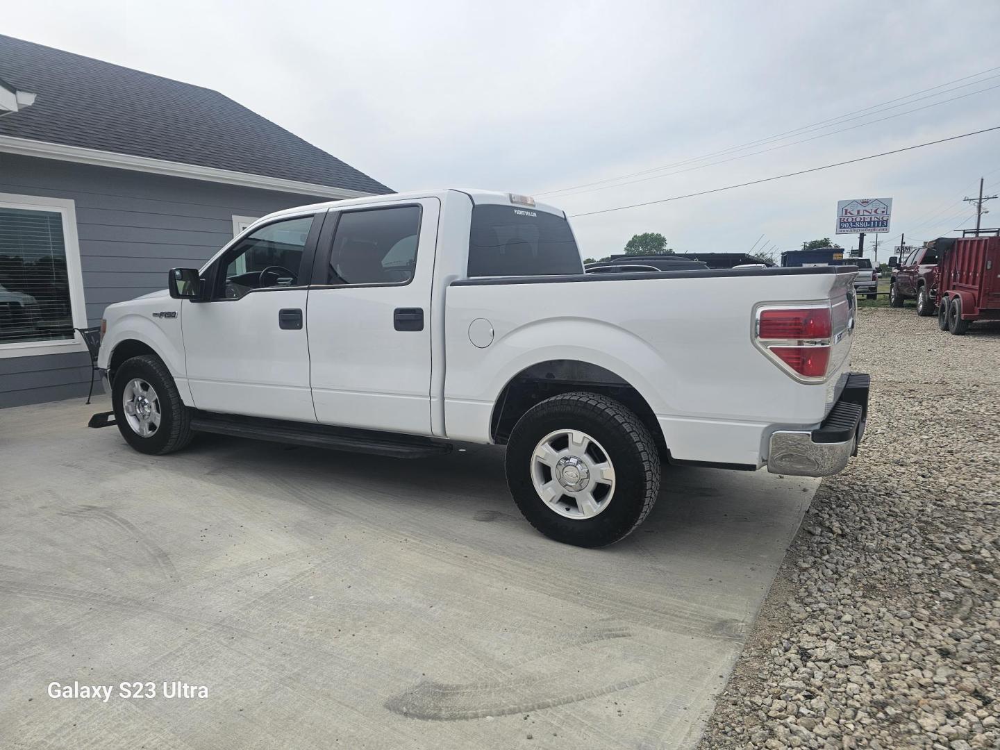 2012 WHITE Ford F-150 FX2 SuperCrew 5.5-ft. Bed 2WD (1FTEW1CM4CK) with an 3.7L V6 DOHC 24V engine, 6-Speed Automatic transmission, located at 607 S Seven Points BLVD, Seven Points, TX, 75143, (430) 255-4030, 32.313934, -96.207932 - Photo#3