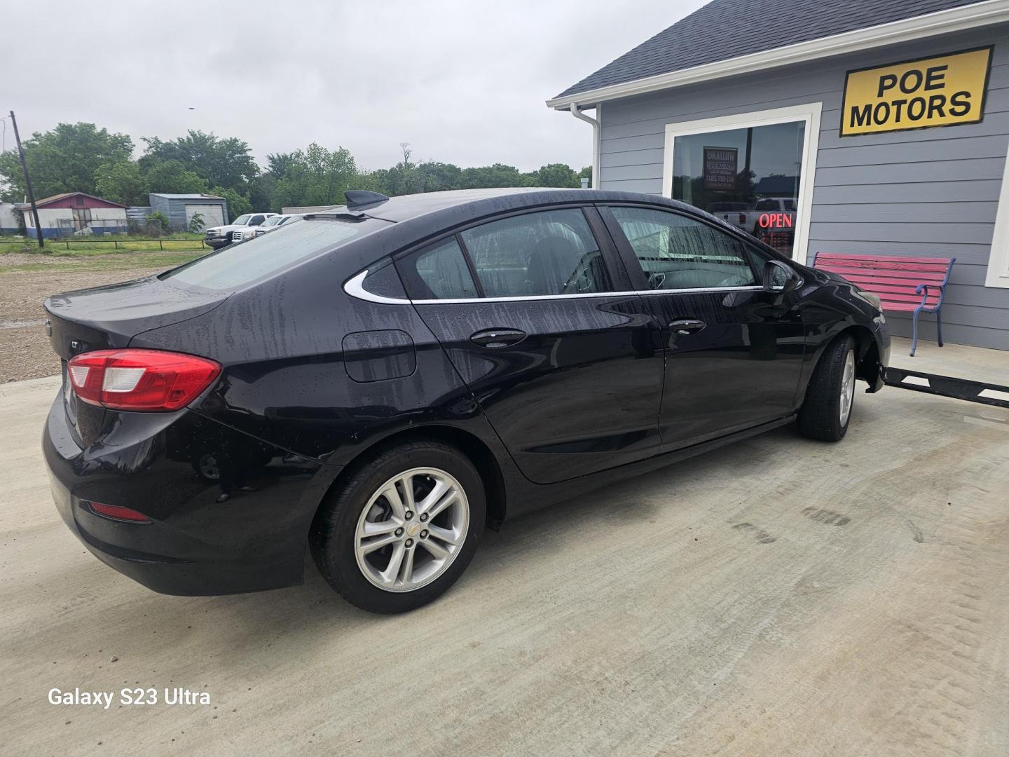 2017 DARK BLUE Chevrolet Cruze LT Auto (1G1BE5SM8H7) with an 1.4L L4 DOHC 16V TURBO engine, 6A transmission, located at 607 S Seven Points BLVD, Seven Points, TX, 75143, (430) 255-4030, 32.313934, -96.207932 - Photo#2