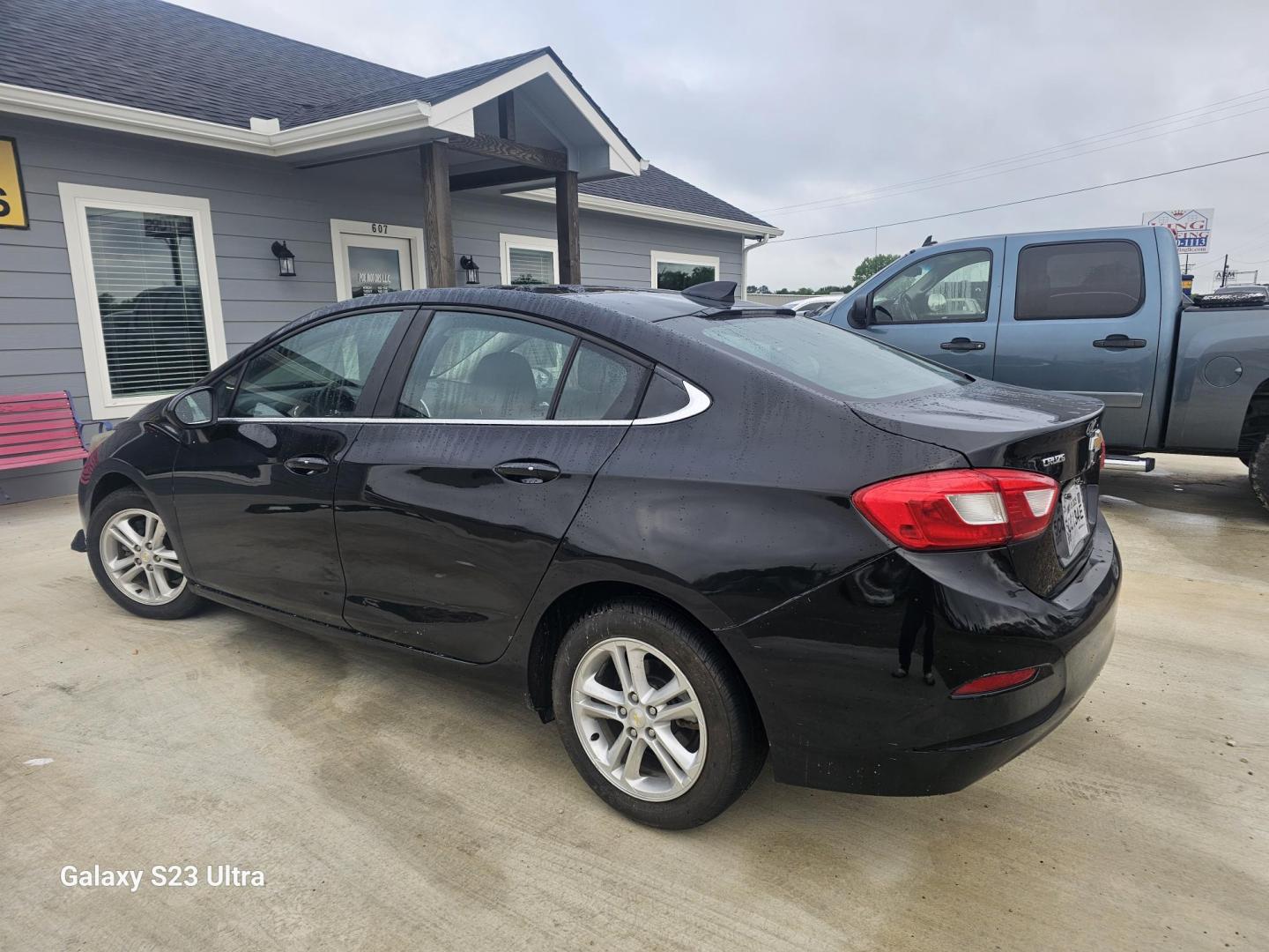 2017 DARK BLUE Chevrolet Cruze LT Auto (1G1BE5SM8H7) with an 1.4L L4 DOHC 16V TURBO engine, 6A transmission, located at 607 S Seven Points BLVD, Seven Points, TX, 75143, (430) 255-4030, 32.313934, -96.207932 - Photo#3
