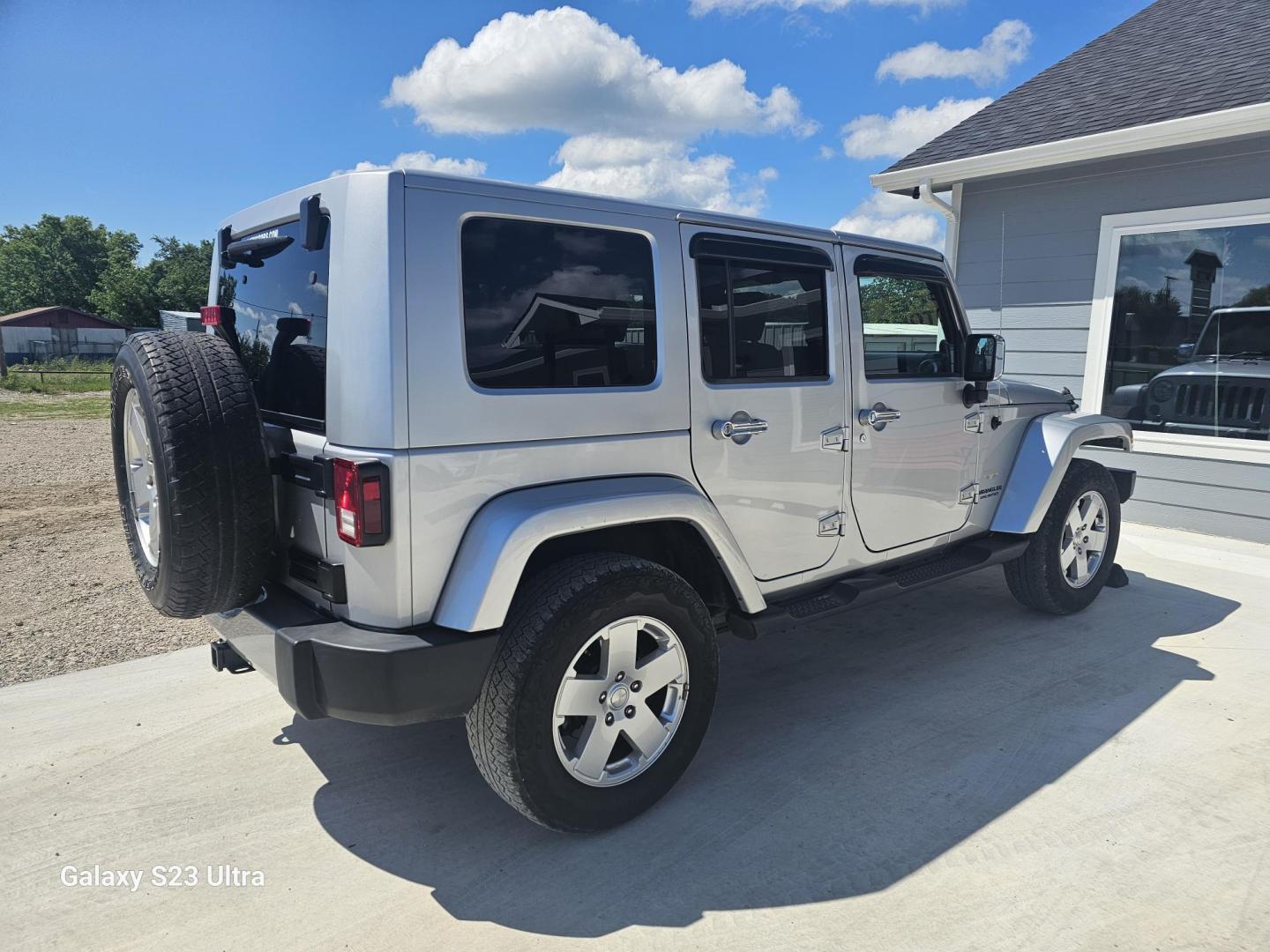 2010 SILVER Jeep Wrangler Unlimited Sahara 4WD (1J4BA5H19AL) with an 3.8L V6 OHV 12V engine, located at 607 S Seven Points BLVD, Seven Points, TX, 75143, (430) 255-4030, 32.313934, -96.207932 - Photo#2