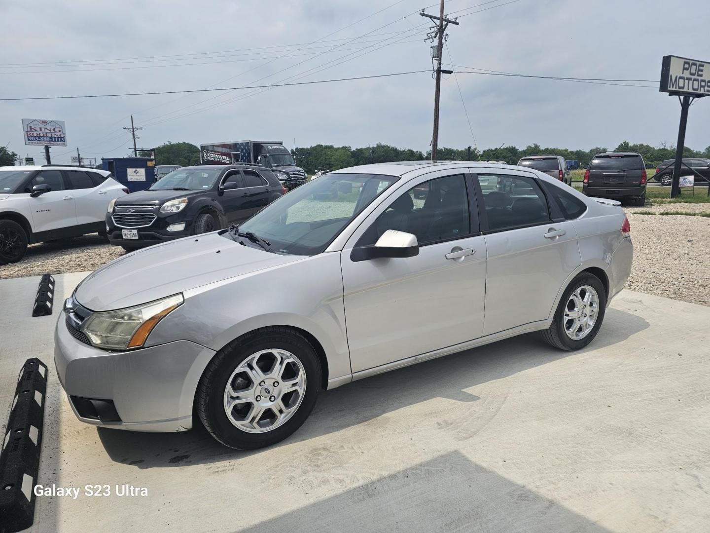 2009 SILVER Ford Focus SES Sedan (1FAHP36N49W) with an 2.0L L4 DOHC 16V engine, located at 607 S Seven Points BLVD, Seven Points, TX, 75143, (430) 255-4030, 32.313934, -96.207932 - Photo#0
