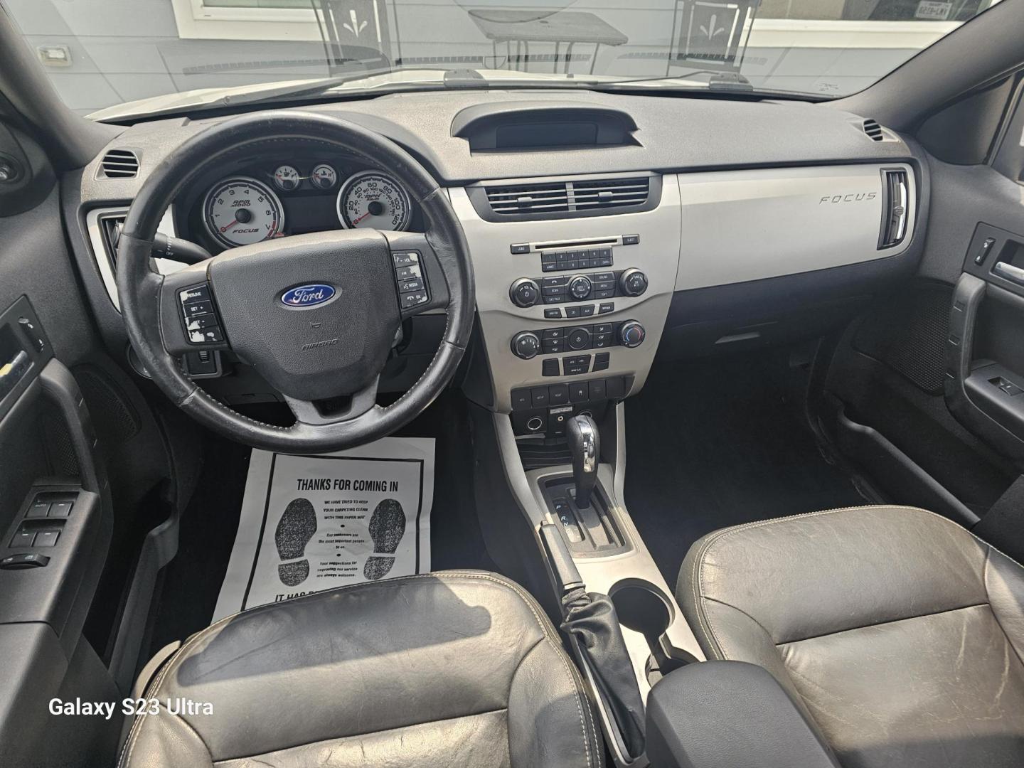 2009 SILVER Ford Focus SES Sedan (1FAHP36N49W) with an 2.0L L4 DOHC 16V engine, located at 607 S Seven Points BLVD, Seven Points, TX, 75143, (430) 255-4030, 32.313934, -96.207932 - Photo#4