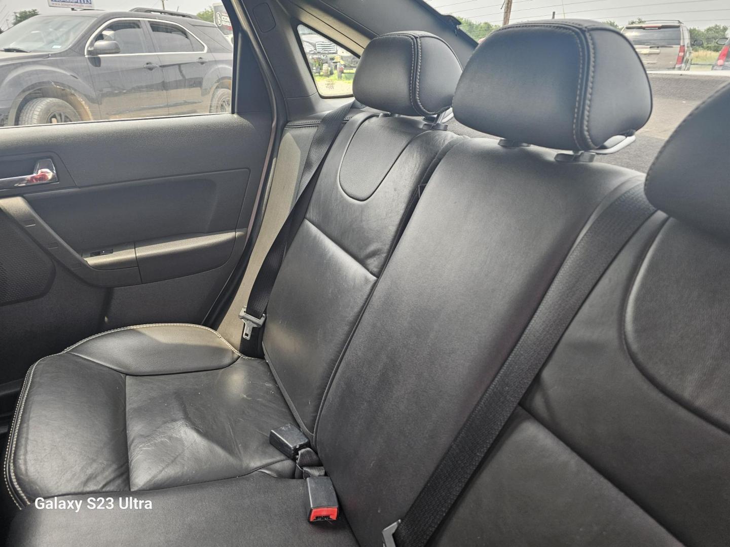 2009 SILVER Ford Focus SES Sedan (1FAHP36N49W) with an 2.0L L4 DOHC 16V engine, located at 607 S Seven Points BLVD, Seven Points, TX, 75143, (430) 255-4030, 32.313934, -96.207932 - Photo#5
