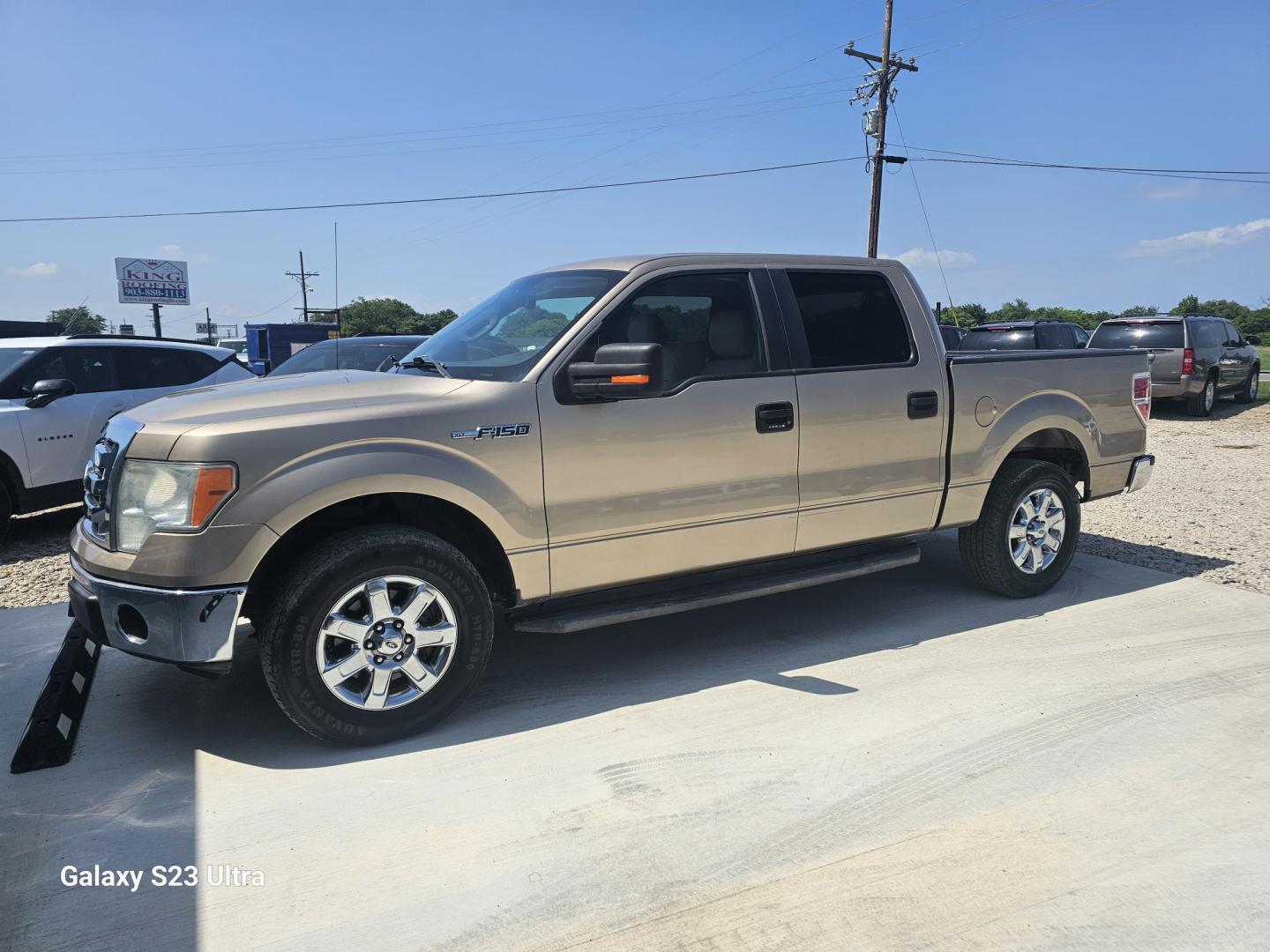 2011 GOLD Ford F-150 FX2 SuperCrew 5.5-ft. Bed 2WD (1FTEW1CM7BF) with an 3.7L V6 DOHC 24V engine, 4-Speed Automatic transmission, located at 607 S Seven Points BLVD, Seven Points, TX, 75143, (430) 255-4030, 32.313934, -96.207932 - Photo#0