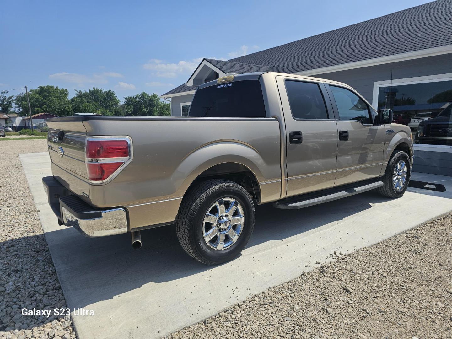 2011 GOLD Ford F-150 FX2 SuperCrew 5.5-ft. Bed 2WD (1FTEW1CM7BF) with an 3.7L V6 DOHC 24V engine, 4-Speed Automatic transmission, located at 607 S Seven Points BLVD, Seven Points, TX, 75143, (430) 255-4030, 32.313934, -96.207932 - Photo#2