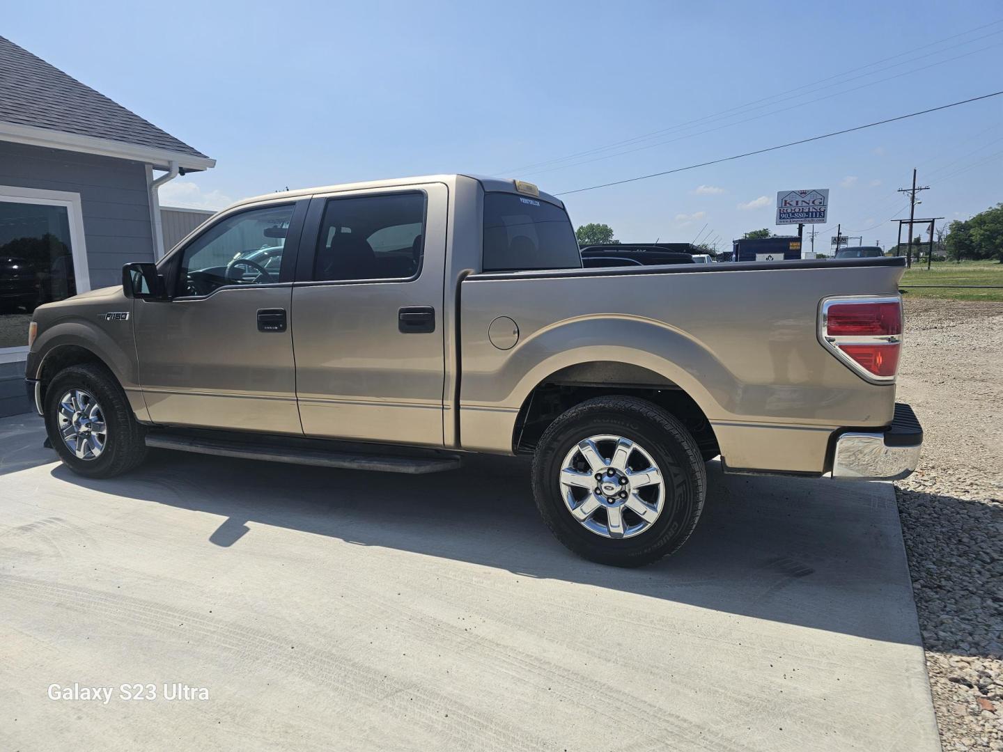 2011 GOLD Ford F-150 FX2 SuperCrew 5.5-ft. Bed 2WD (1FTEW1CM7BF) with an 3.7L V6 DOHC 24V engine, 4-Speed Automatic transmission, located at 607 S Seven Points BLVD, Seven Points, TX, 75143, (430) 255-4030, 32.313934, -96.207932 - Photo#3