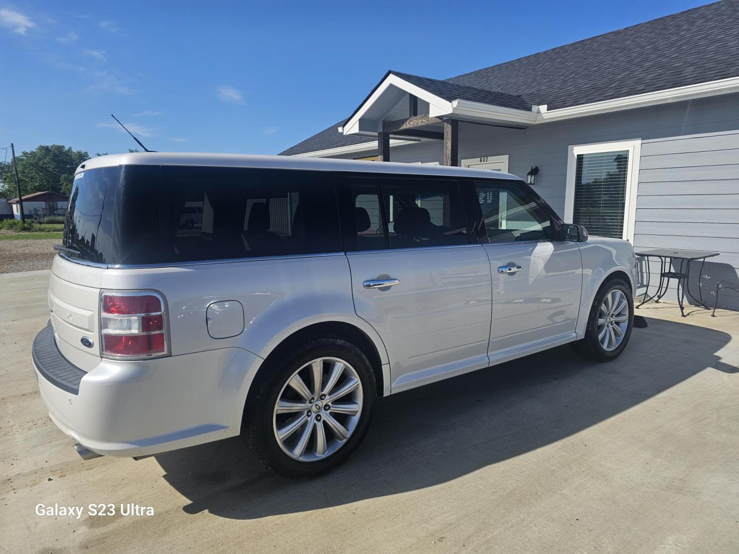 2015 WHITE Ford Flex SEL FWD (2FMGK5C87FB) with an 3.5L V6 DOHC 24V engine, 6-Speed Automatic Overdrive transmission, located at 607 S Seven Points BLVD, Seven Points, TX, 75143, (430) 255-4030, 32.313934, -96.207932 - Photo#2