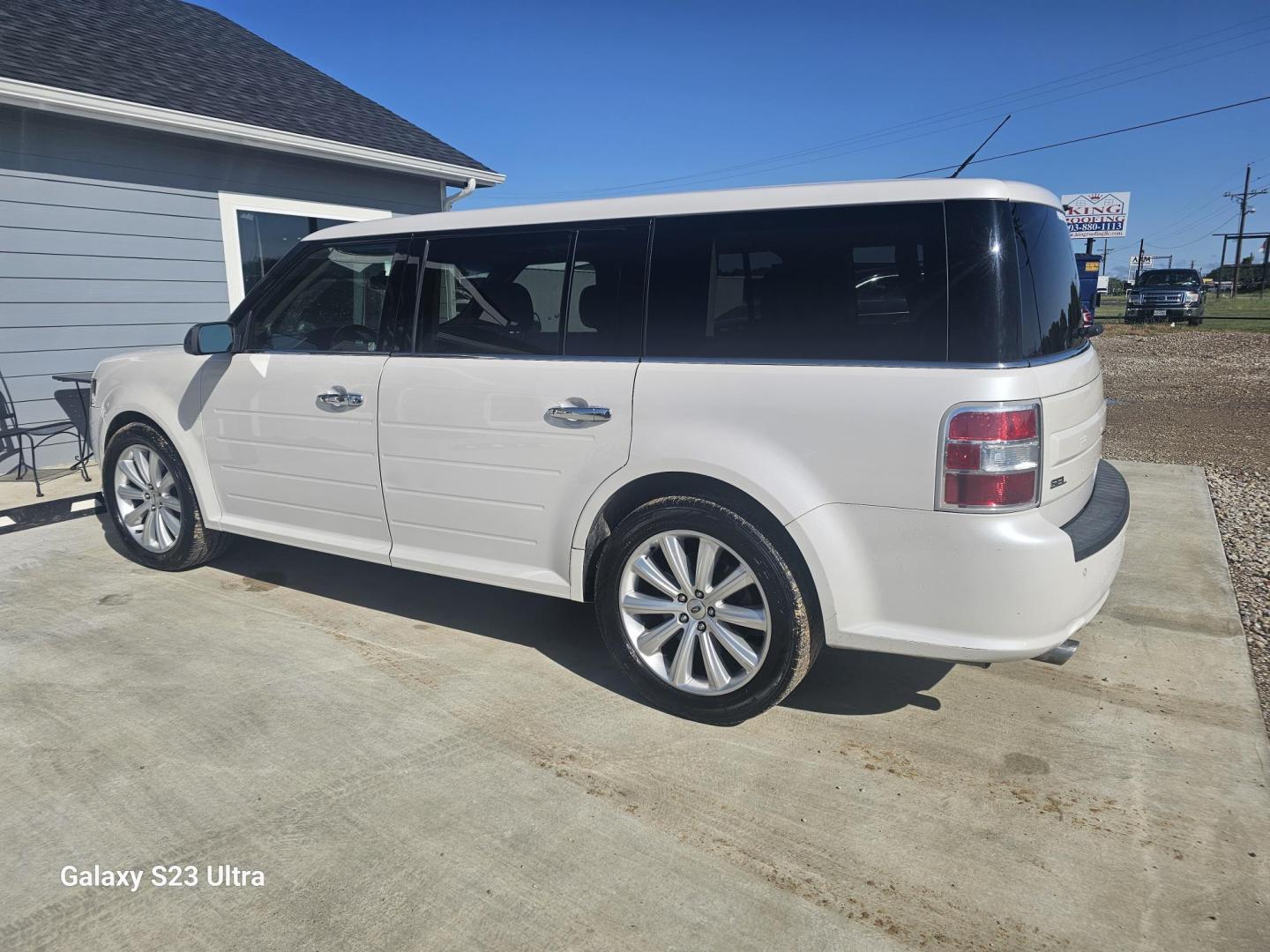 2015 WHITE Ford Flex SEL FWD (2FMGK5C87FB) with an 3.5L V6 DOHC 24V engine, 6-Speed Automatic Overdrive transmission, located at 607 S Seven Points BLVD, Seven Points, TX, 75143, (430) 255-4030, 32.313934, -96.207932 - Photo#3