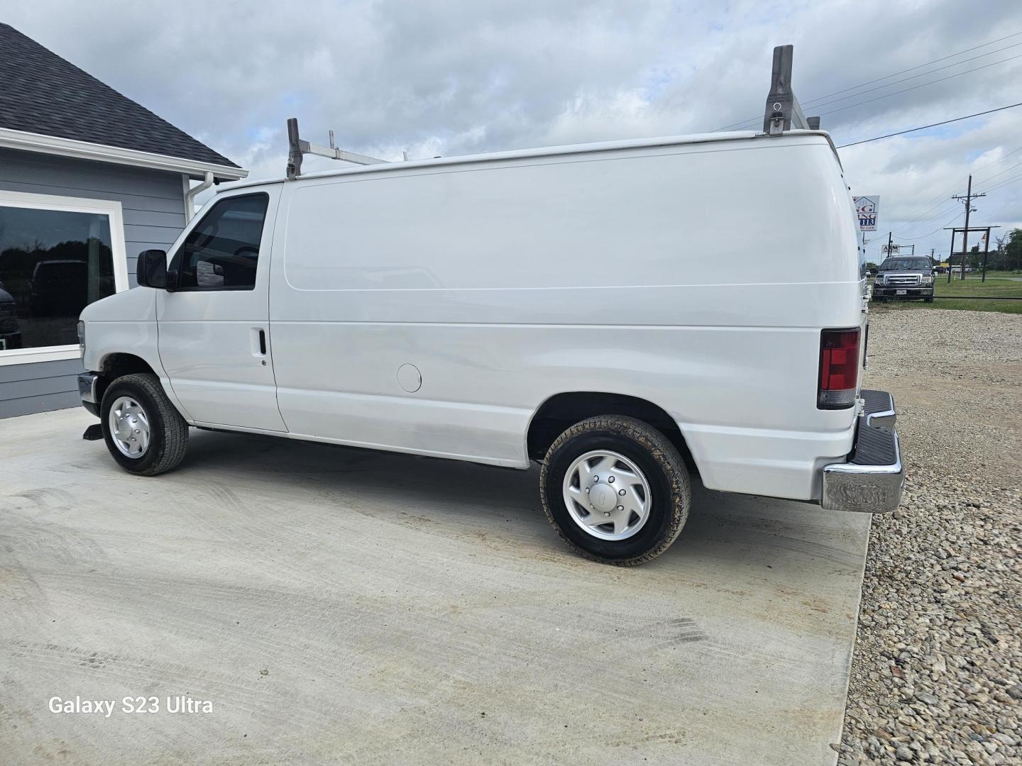 2011 WHITE Ford E-Series Van E-150 (1FTNE1EW8BD) with an 4.6L V8 SOHC 16V engine, 4-Speed Automatic transmission, located at 607 S Seven Points BLVD, Seven Points, TX, 75143, (430) 255-4030, 32.313934, -96.207932 - Photo#3