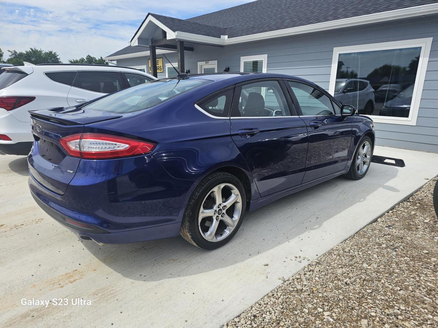 2016 BLUE Ford Fusion SE (3FA6P0H77GR) with an 2.5L L4 DOHC 16V engine, 6-Speed Automatic transmission, located at 607 S Seven Points BLVD, Seven Points, TX, 75143, (430) 255-4030, 32.313934, -96.207932 - Photo#2