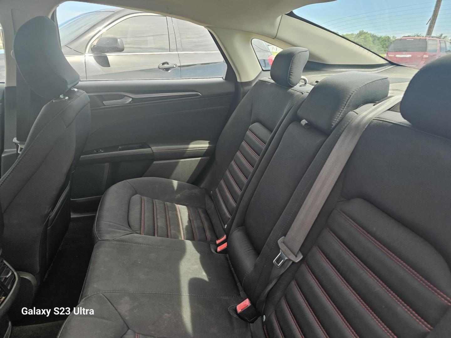 2016 BLUE Ford Fusion SE (3FA6P0H77GR) with an 2.5L L4 DOHC 16V engine, 6-Speed Automatic transmission, located at 607 S Seven Points BLVD, Seven Points, TX, 75143, (430) 255-4030, 32.313934, -96.207932 - Photo#5