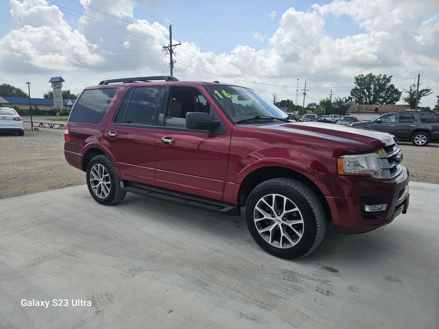 2016 RED Ford Expedition XLT 2WD (1FMJU1HT0GE) with an 3.5L V6 DOHC 24V FFV engine, 6A transmission, located at 607 S Seven Points BLVD, Seven Points, TX, 75143, (430) 255-4030, 32.313934, -96.207932 - Photo#1