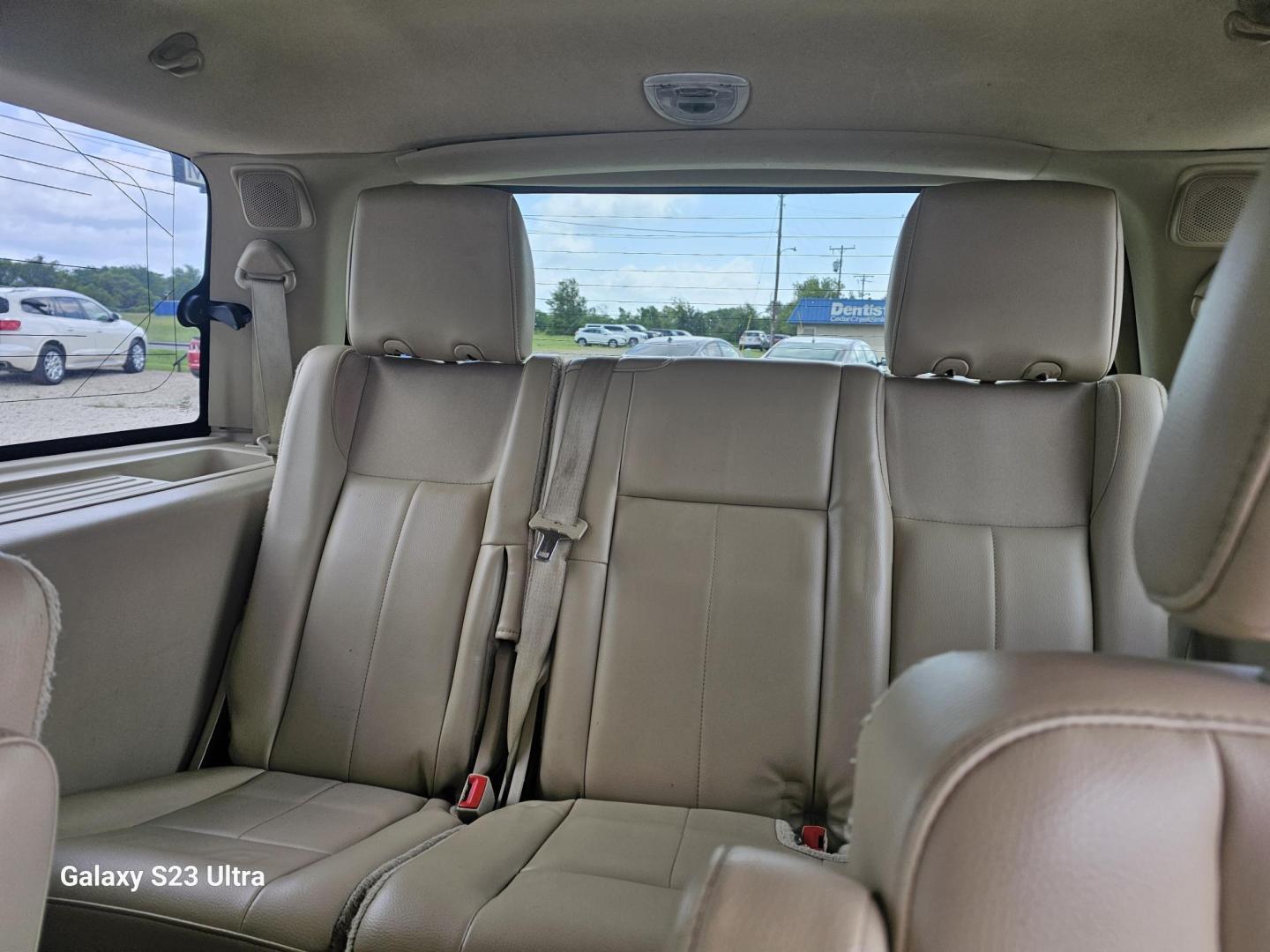 2016 RED Ford Expedition XLT 2WD (1FMJU1HT0GE) with an 3.5L V6 DOHC 24V FFV engine, 6A transmission, located at 607 S Seven Points BLVD, Seven Points, TX, 75143, (430) 255-4030, 32.313934, -96.207932 - Photo#6