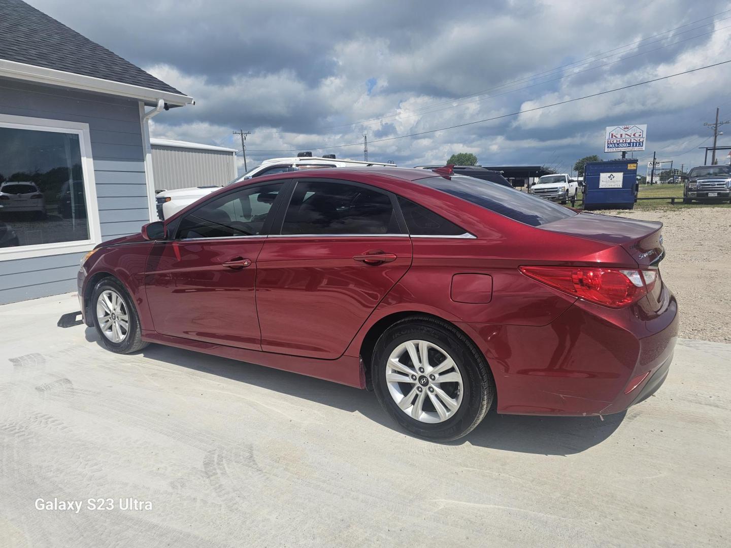 2014 MAROON Hyundai Sonata GLS (5NPEB4ACXEH) with an 2.4L L4 DOHC 16V engine, 6-Speed Automatic transmission, located at 607 S Seven Points BLVD, Seven Points, TX, 75143, (430) 255-4030, 32.313934, -96.207932 - Photo#3