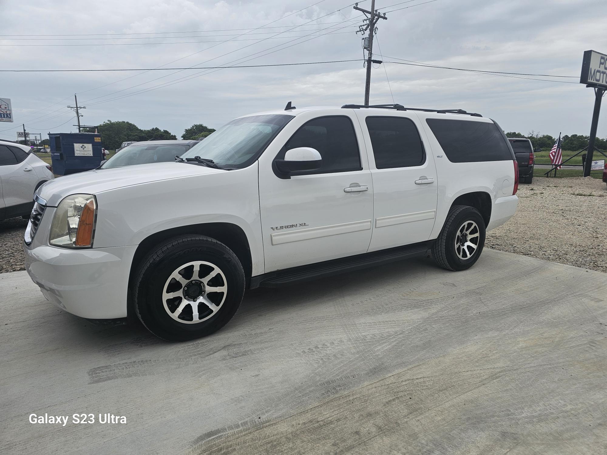 photo of 2013 GMC Yukon XL SLT 1/2 Ton 2WD
