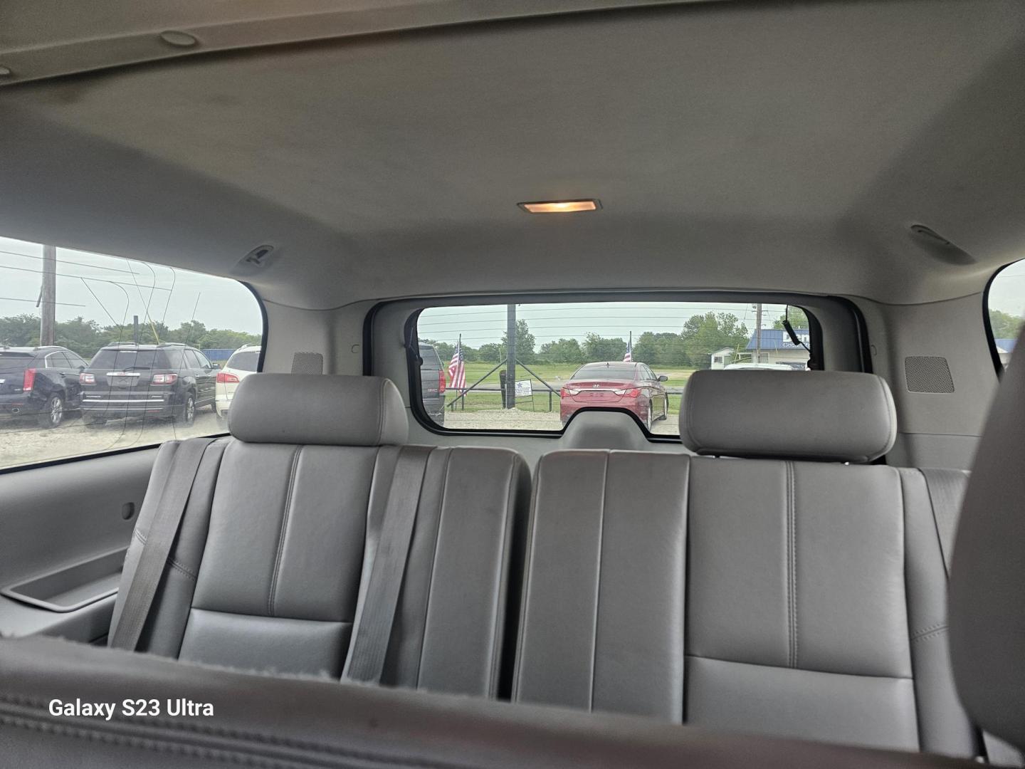 2013 WHITE GMC Yukon XL SLT 1/2 Ton 2WD (1GKS1KE06DR) with an 5.3L V8 OHV 16V FFV engine, 6-Speed Automatic transmission, located at 607 S Seven Points BLVD, Seven Points, TX, 75143, (430) 255-4030, 32.313934, -96.207932 - Photo#6