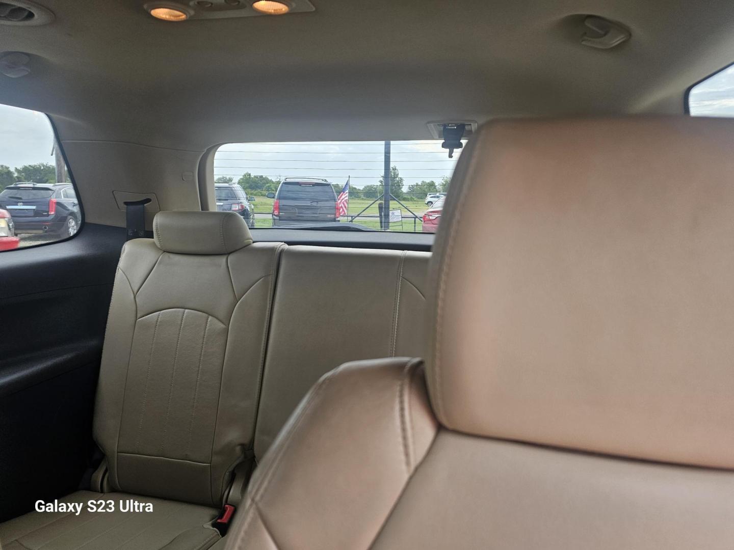 2012 WHITE GMC Acadia Denali FWD (1GKKRTED8CJ) with an 3.6L V6 DOHC 24V engine, 6-Speed Automatic transmission, located at 607 S Seven Points BLVD, Seven Points, TX, 75143, (430) 255-4030, 32.313934, -96.207932 - Photo#6