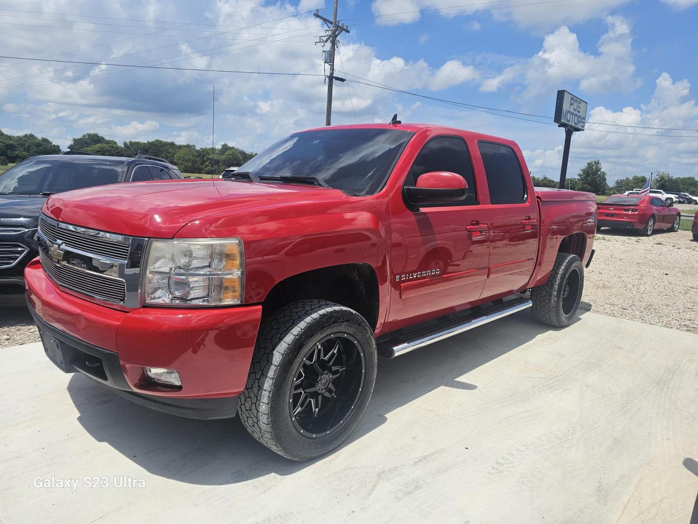 2007 RED Chevrolet Silverado 1500 LT1 Crew Cab 4WD (3GCEK13M67G) with an 5.3L V8 OHV 16V engine, 4-Speed Automatic Overdrive transmission, located at 607 S Seven Points BLVD, Seven Points, TX, 75143, (430) 255-4030, 32.313934, -96.207932 - Photo#0