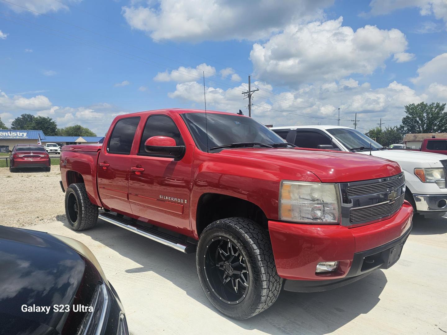 2007 RED Chevrolet Silverado 1500 LT1 Crew Cab 4WD (3GCEK13M67G) with an 5.3L V8 OHV 16V engine, 4-Speed Automatic Overdrive transmission, located at 607 S Seven Points BLVD, Seven Points, TX, 75143, (430) 255-4030, 32.313934, -96.207932 - Photo#1