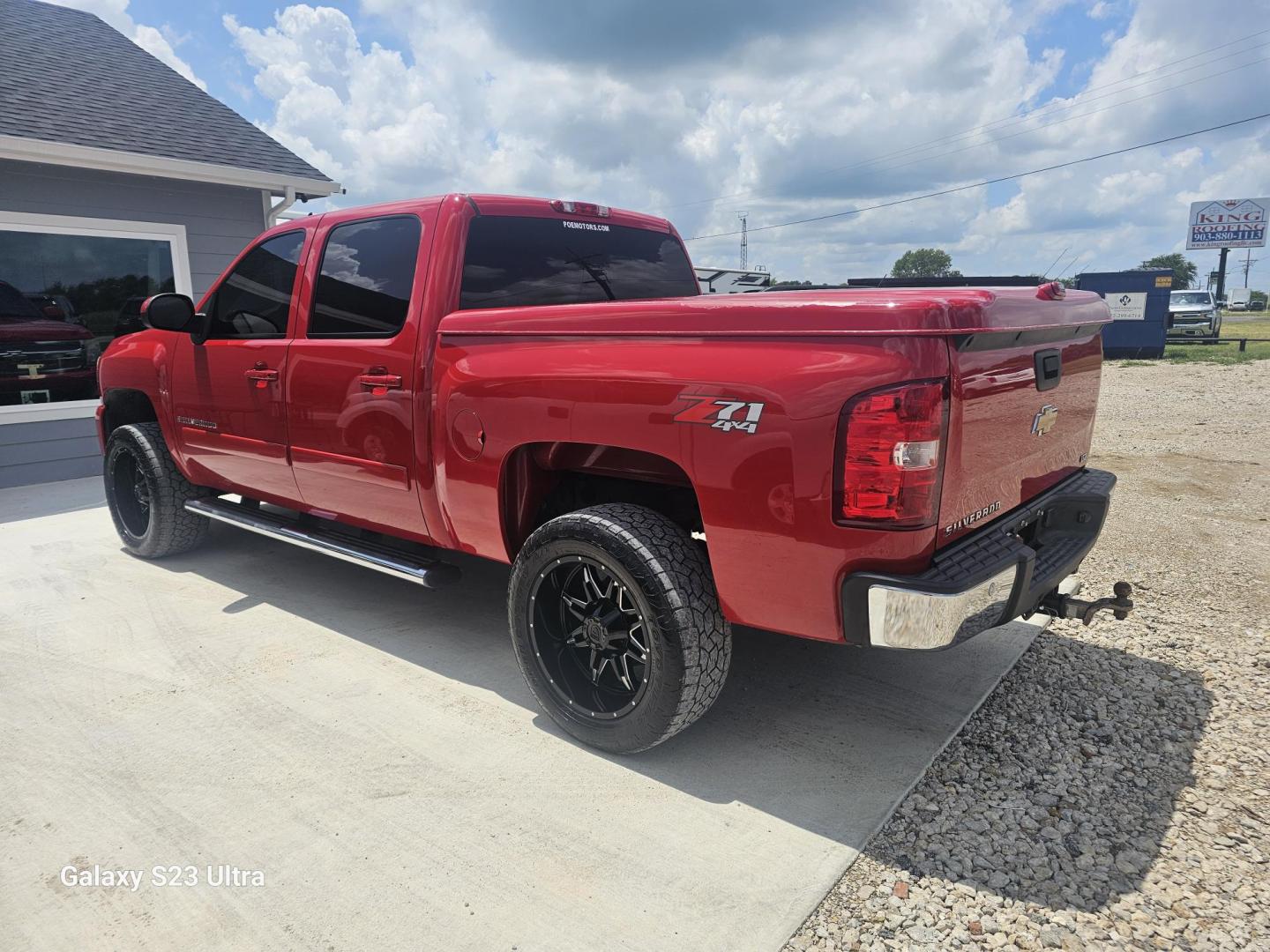2007 RED Chevrolet Silverado 1500 LT1 Crew Cab 4WD (3GCEK13M67G) with an 5.3L V8 OHV 16V engine, 4-Speed Automatic Overdrive transmission, located at 607 S Seven Points BLVD, Seven Points, TX, 75143, (430) 255-4030, 32.313934, -96.207932 - Photo#3