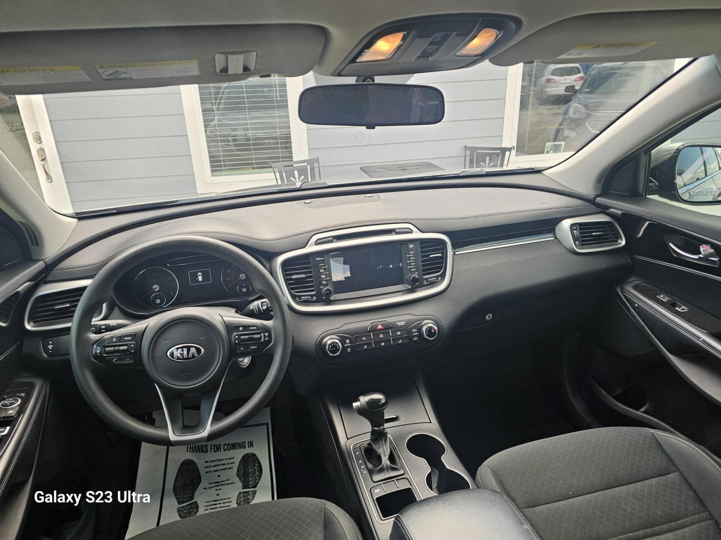 2017 GRAY Kia Sorento L 2WD (5XYPG4A39HG) with an 2.4L L4 DOHC 16V engine, 6A transmission, located at 607 S Seven Points BLVD, Seven Points, TX, 75143, (430) 255-4030, 32.313934, -96.207932 - Photo#4