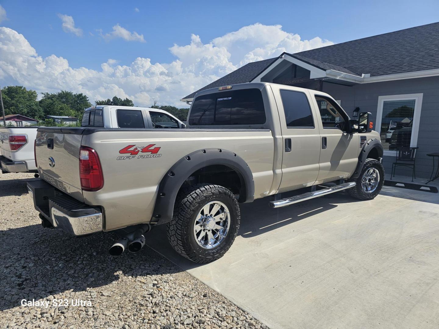 2008 GOLD Ford F-250 SD FX4 Crew Cab (1FTSW21R88E) with an 6.4L V8 OHV 32V TURBO DIESEL engine, located at 607 S Seven Points BLVD, Seven Points, TX, 75143, (430) 255-4030, 32.313934, -96.207932 - Photo#2