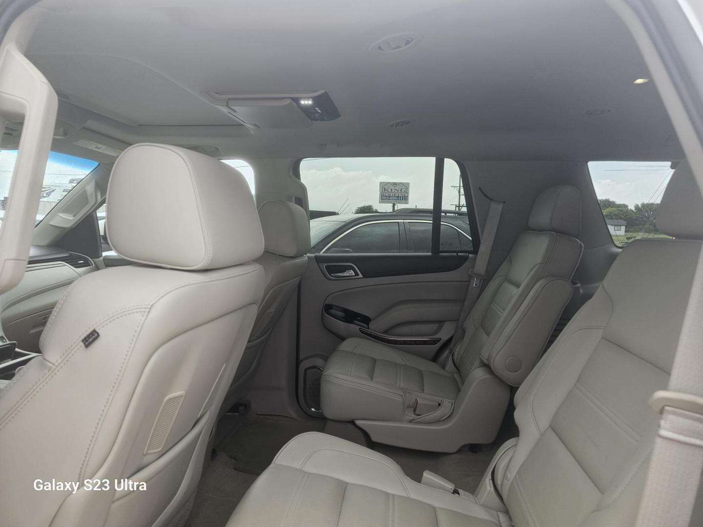 2015 WHITE GMC Yukon Denali 2WD (1GKS1CKJXFR) with an 6.2L V8 OHV 16V engine, 6-Speed Automatic transmission, located at 607 S Seven Points BLVD, Seven Points, TX, 75143, (430) 255-4030, 32.313934, -96.207932 - Photo#5