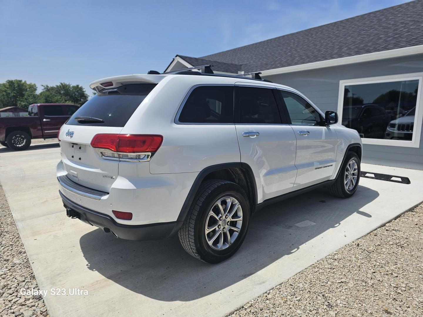 2014 WHITE Jeep Grand Cherokee Limited 4WD (1C4RJFBG3EC) with an 3.6L V6 DOHC 24V engine, 5-Speed Automatic transmission, located at 607 S Seven Points BLVD, Seven Points, TX, 75143, (430) 255-4030, 32.313934, -96.207932 - Photo#2