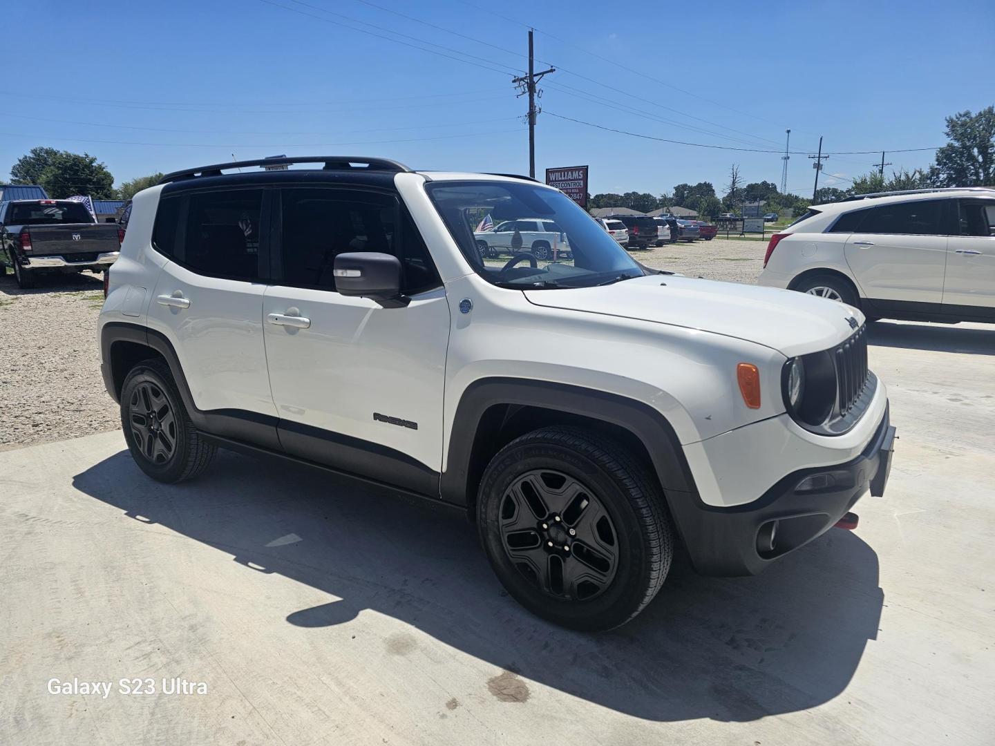 2017 WHITE Jeep Renegade Trailhawk (ZACCJBCBXHP) with an 2.4L L4 DOHC 16V engine, 9A transmission, located at 607 S Seven Points BLVD, Seven Points, TX, 75143, (430) 255-4030, 32.313934, -96.207932 - Photo#1