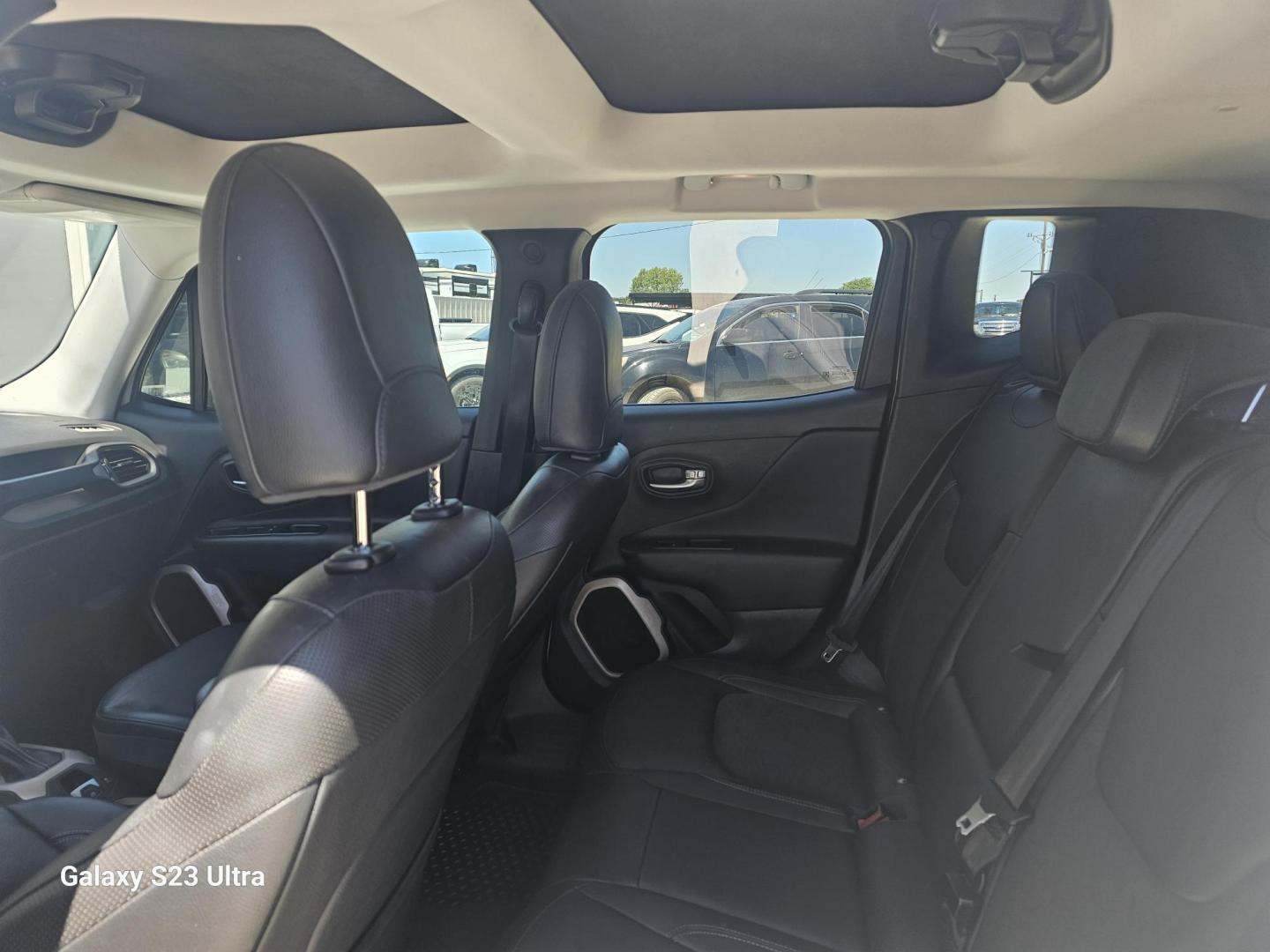 2017 WHITE Jeep Renegade Trailhawk (ZACCJBCBXHP) with an 2.4L L4 DOHC 16V engine, 9A transmission, located at 607 S Seven Points BLVD, Seven Points, TX, 75143, (430) 255-4030, 32.313934, -96.207932 - Photo#5