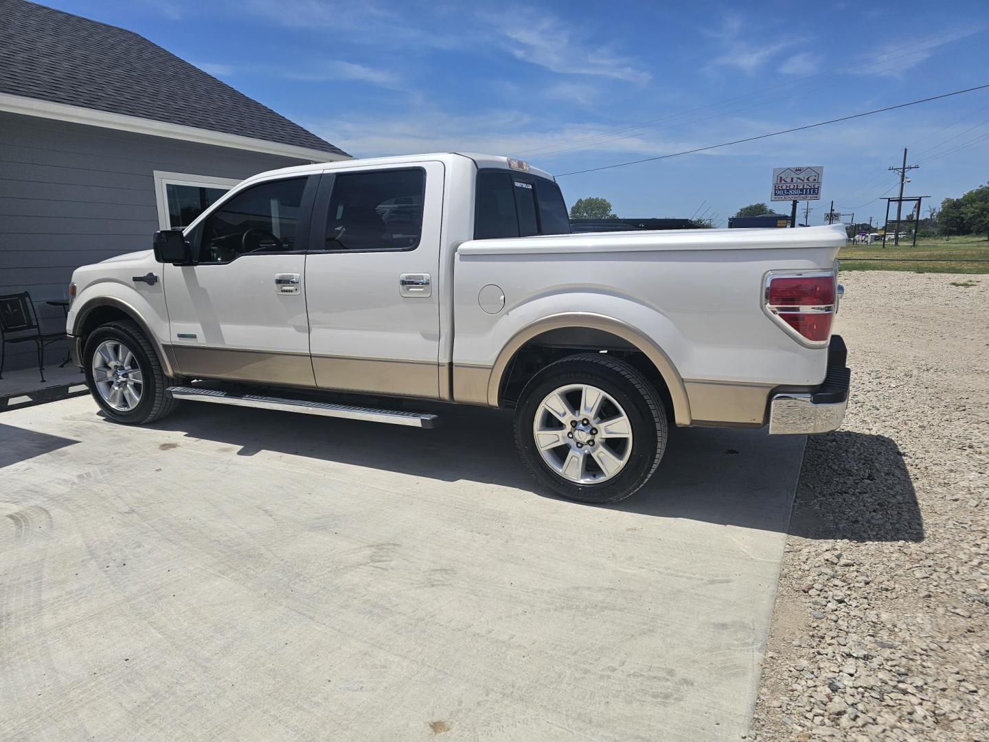 2013 WHITE Ford F-150 Platinum SuperCrew 6.5-ft. Bed 2WD (1FTFW1CT3DK) with an 3.5L V6 TURBO engine, 6-Speed Automatic transmission, located at 607 S Seven Points BLVD, Seven Points, TX, 75143, (430) 255-4030, 32.313934, -96.207932 - Photo#3