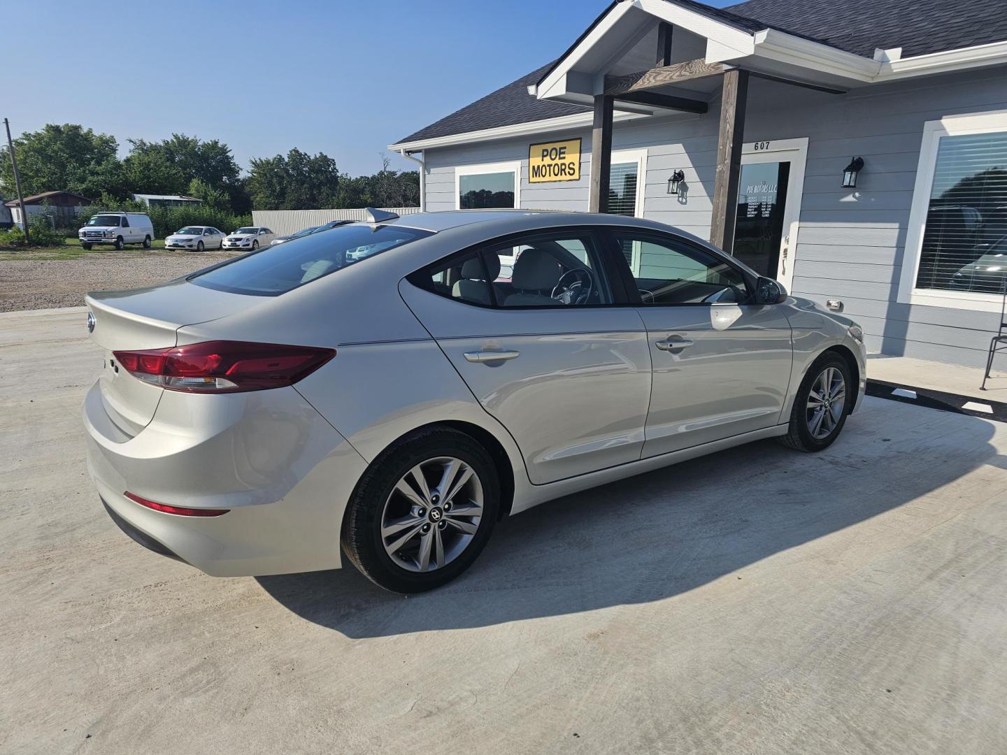 2017 TAN Hyundai Elantra Limited (5NPD84LF6HH) with an 1.8L L4 DOHC 16V engine, 6A transmission, located at 607 S Seven Points BLVD, Seven Points, TX, 75143, (430) 255-4030, 32.313934, -96.207932 - Photo#2