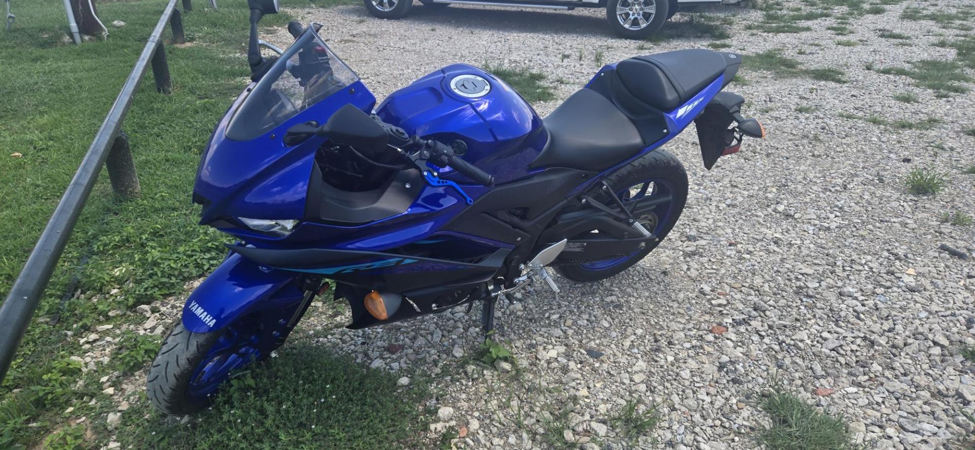2024 BLUE /BLACK YAHAMA YZF (MH3RH18Y3RK) with an 321cc liquid-cooled, 4-stroke, DOHC inline twin-cylinder; 4-valves per cylinder engine, 6-speed; multiplate wet clutch transmission, located at 607 S Seven Points BLVD, Seven Points, TX, 75143, (430) 255-4030, 32.313934, -96.207932 - Photo#1