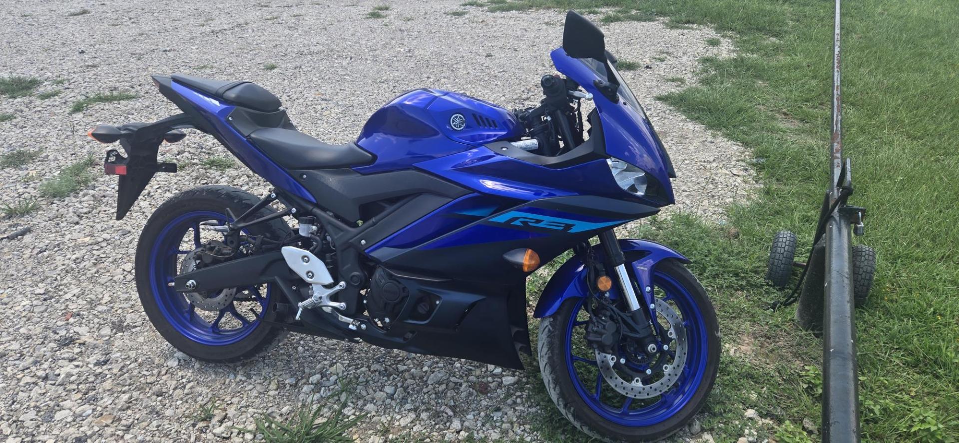 2024 BLUE /BLACK YAHAMA YZF (MH3RH18Y3RK) with an 321cc liquid-cooled, 4-stroke, DOHC inline twin-cylinder; 4-valves per cylinder engine, 6-speed; multiplate wet clutch transmission, located at 607 S Seven Points BLVD, Seven Points, TX, 75143, (430) 255-4030, 32.313934, -96.207932 - Photo#0