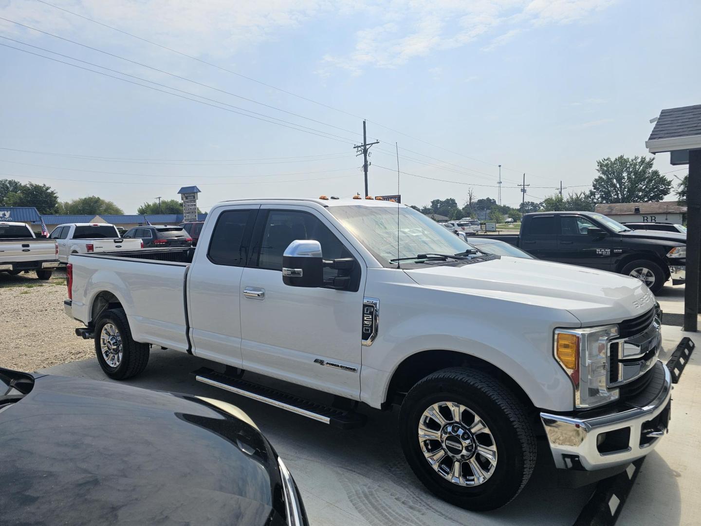 2017 WHITE Ford F-250 SD Lariat SuperCab 2WD (1FT7X2AT2HE) with an 6.7L V8 OHV 16V DIESEL engine, 6A transmission, located at 607 S Seven Points BLVD, Seven Points, TX, 75143, (430) 255-4030, 32.313934, -96.207932 - Photo#1