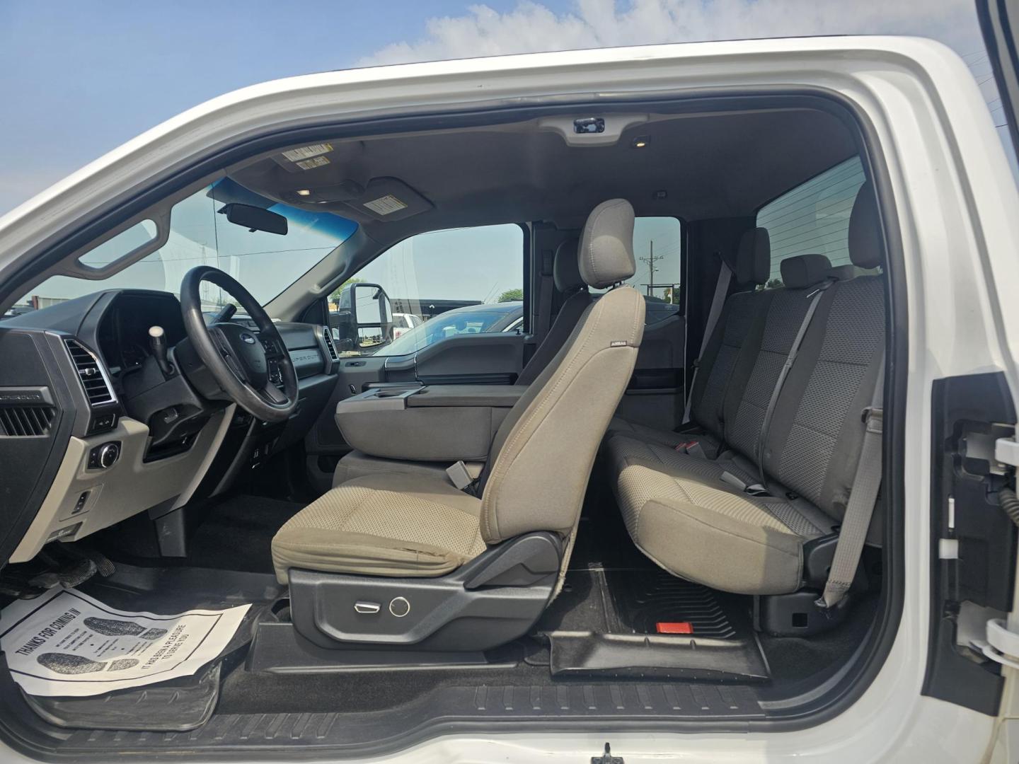 2017 WHITE Ford F-250 SD Lariat SuperCab 2WD (1FT7X2AT2HE) with an 6.7L V8 OHV 16V DIESEL engine, 6A transmission, located at 607 S Seven Points BLVD, Seven Points, TX, 75143, (430) 255-4030, 32.313934, -96.207932 - Photo#5