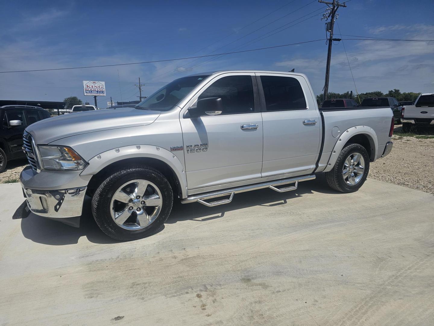 2015 SILVER RAM 1500 SLT Crew Cab SWB 2WD (1C6RR6LT9FS) with an 5.7L V8 OHV 16V engine, 6-Speed Automatic transmission, located at 607 S Seven Points BLVD, Seven Points, TX, 75143, (430) 255-4030, 32.313934, -96.207932 - Photo#0