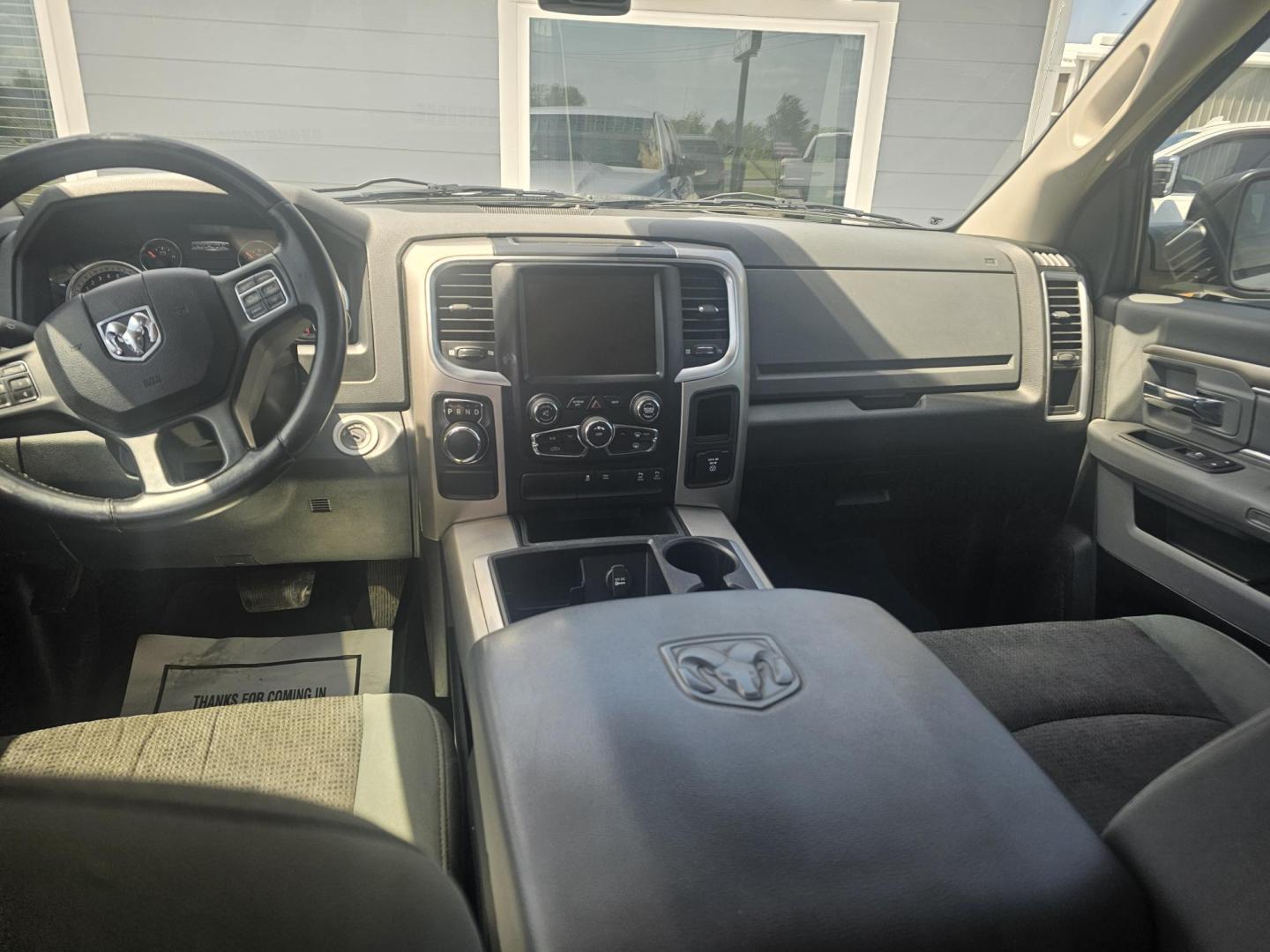 2015 SILVER RAM 1500 SLT Crew Cab SWB 2WD (1C6RR6LT9FS) with an 5.7L V8 OHV 16V engine, 6-Speed Automatic transmission, located at 607 S Seven Points BLVD, Seven Points, TX, 75143, (430) 255-4030, 32.313934, -96.207932 - Photo#4