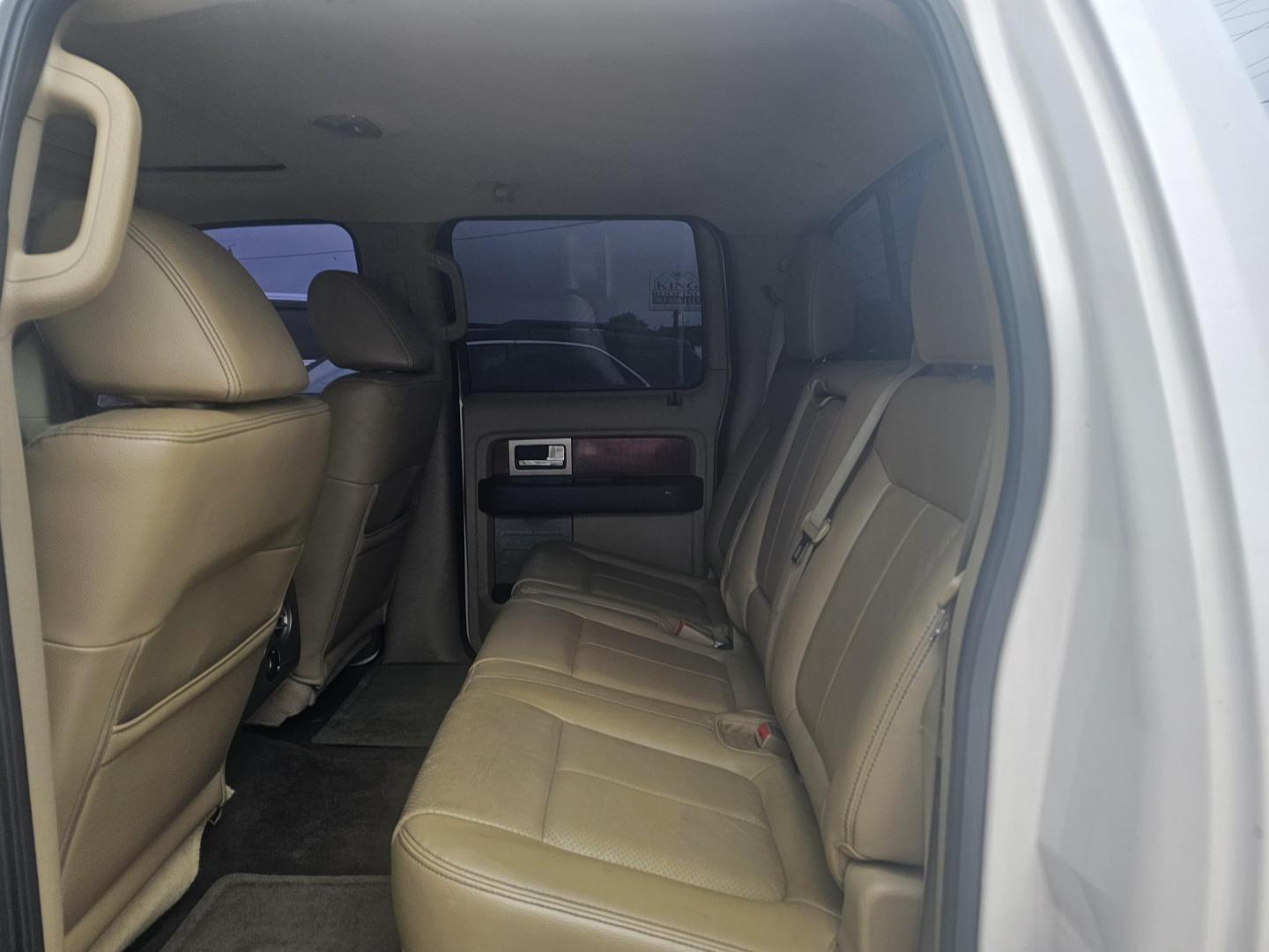 2010 WHITE Ford F-150 Lariat SuperCrew 5.5-ft. Bed 2WD (1FTFW1CV1AK) with an 5.4L V8 SOHC 24V FFV engine, 4-Speed Automatic transmission, located at 607 S Seven Points BLVD, Seven Points, TX, 75143, (430) 255-4030, 32.313934, -96.207932 - Photo#5