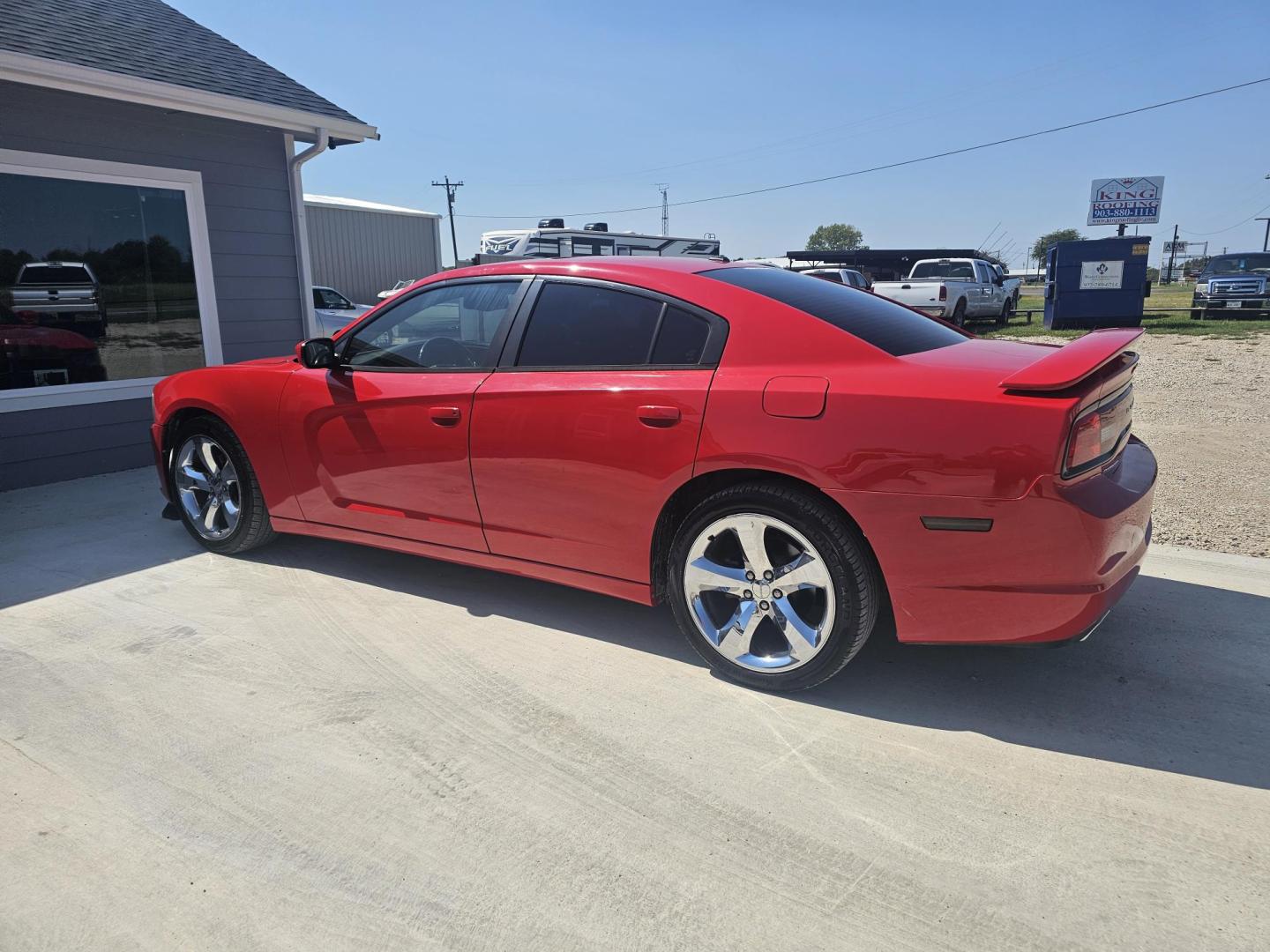 2014 RED Dodge Charger SXT (2C3CDXHG0EH) with an 3.6L V6 DOHC 24V engine, 8-Speed Automatic transmission, located at 607 S Seven Points BLVD, Seven Points, TX, 75143, (430) 255-4030, 32.313934, -96.207932 - Photo#3