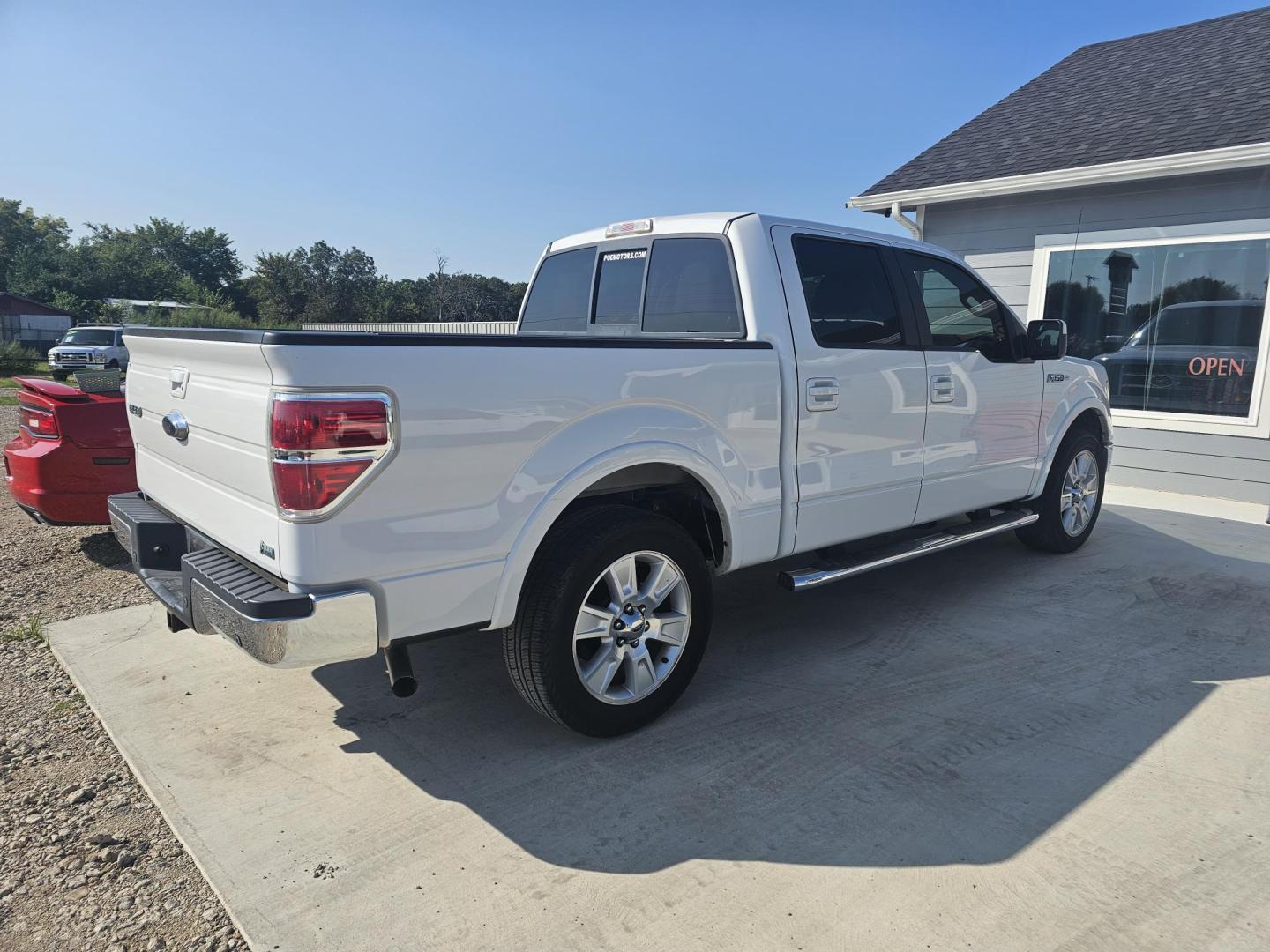 2010 WHITE Ford F-150 Lariat SuperCrew 5.5-ft. Bed 2WD (1FTFW1CV9AF) with an 5.4L V8 SOHC 24V FFV engine, 4-Speed Automatic transmission, located at 607 S Seven Points BLVD, Seven Points, TX, 75143, (430) 255-4030, 32.313934, -96.207932 - Photo#2