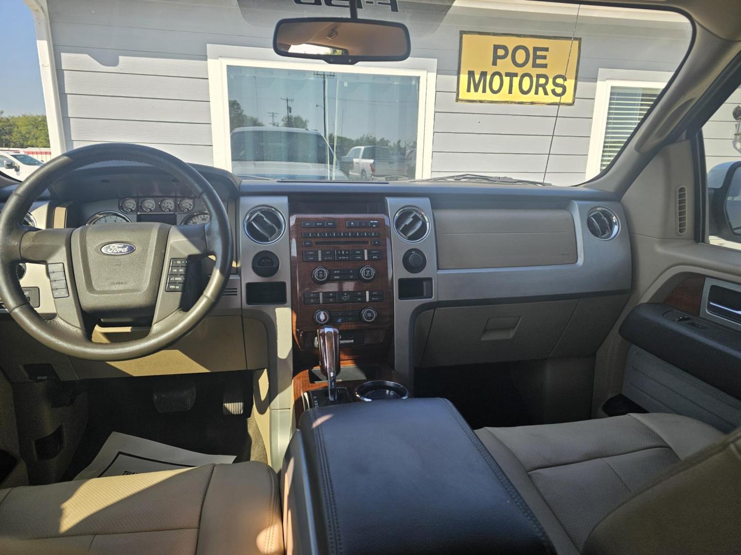 2010 WHITE Ford F-150 Lariat SuperCrew 5.5-ft. Bed 2WD (1FTFW1CV9AF) with an 5.4L V8 SOHC 24V FFV engine, 4-Speed Automatic transmission, located at 607 S Seven Points BLVD, Seven Points, TX, 75143, (430) 255-4030, 32.313934, -96.207932 - Photo#4