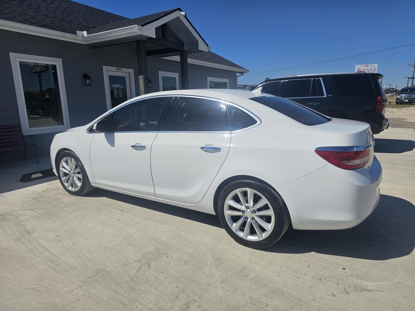 2013 WHITE Buick Verano Base (1G4PP5SK1D4) with an 2.4L L4 DOHC 16V FFV engine, 6-Speed Automatic transmission, located at 607 S Seven Points BLVD, Seven Points, TX, 75143, (430) 255-4030, 32.313934, -96.207932 - Photo#3