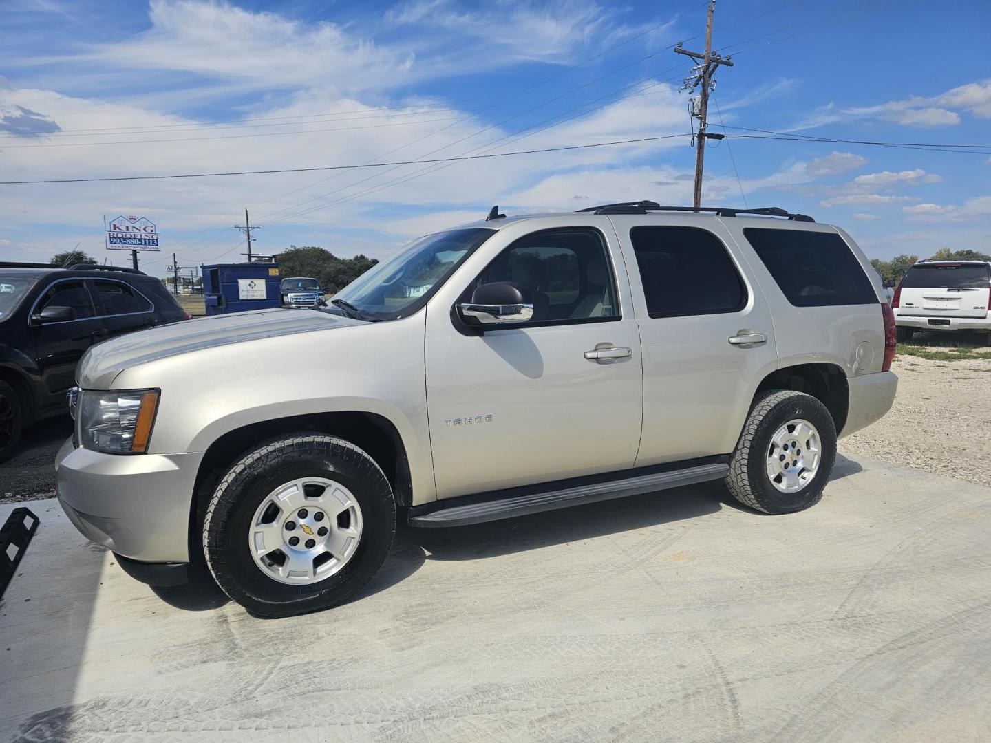 2013 GOLD Chevrolet Tahoe LS 2WD (1GNSCAE00DR) with an 5.3L V8 OHV 16V FFV engine, 6-Speed Automatic transmission, located at 607 S Seven Points BLVD, Seven Points, TX, 75143, (430) 255-4030, 32.313934, -96.207932 - Photo#0